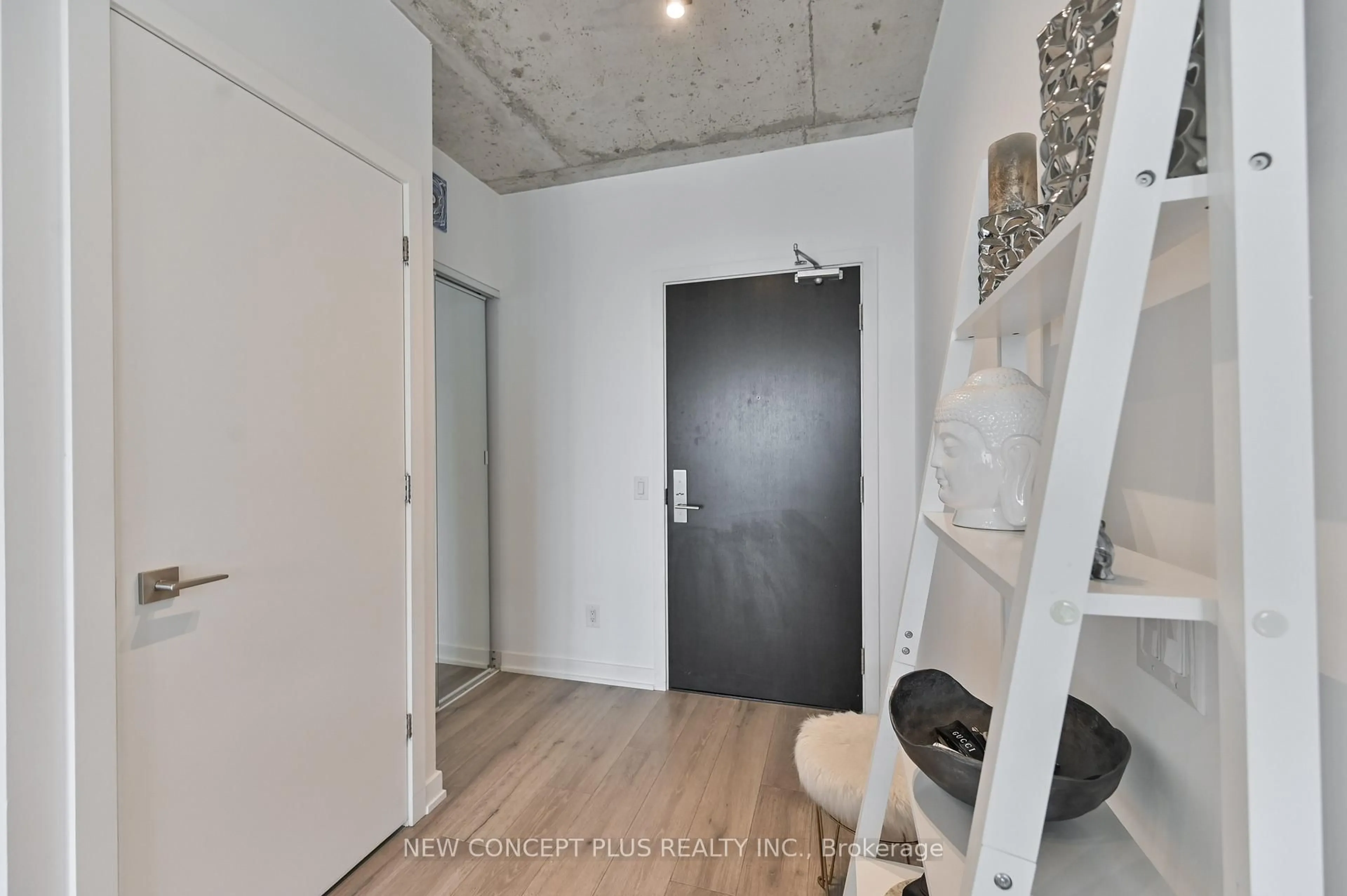 Indoor entryway for 55 Ontario St #2301, Toronto Ontario M5A 0T8