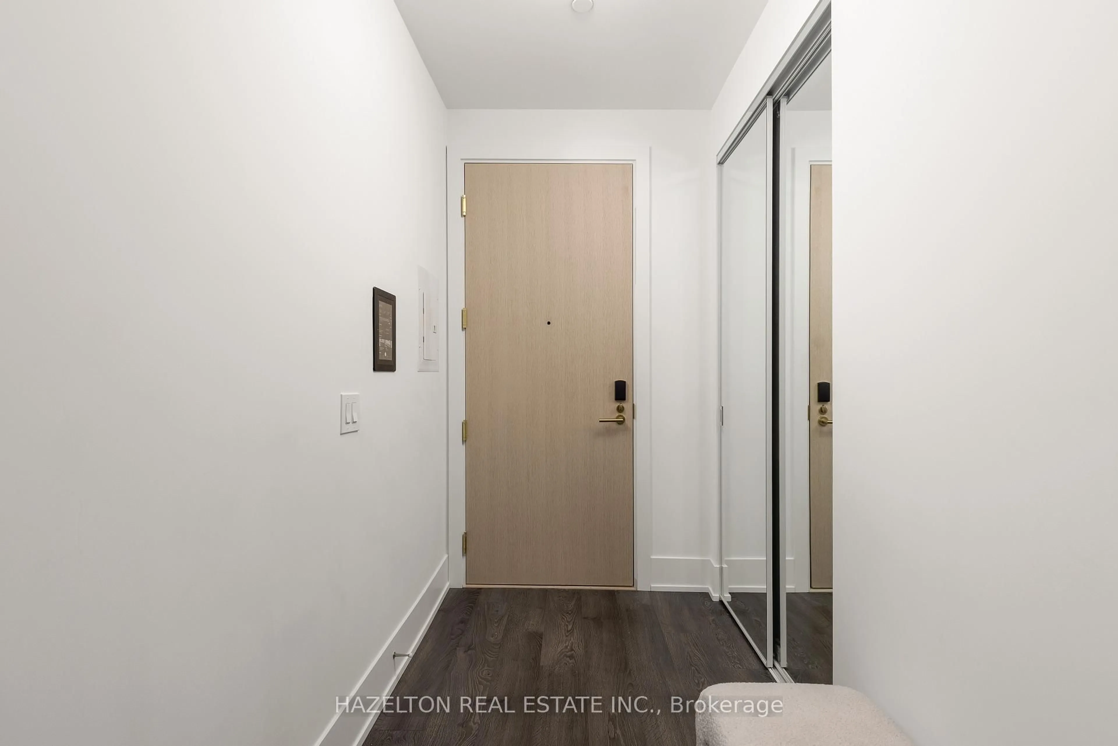 Indoor entryway for 480 Front St #1915, Toronto Ontario M5V 0V5