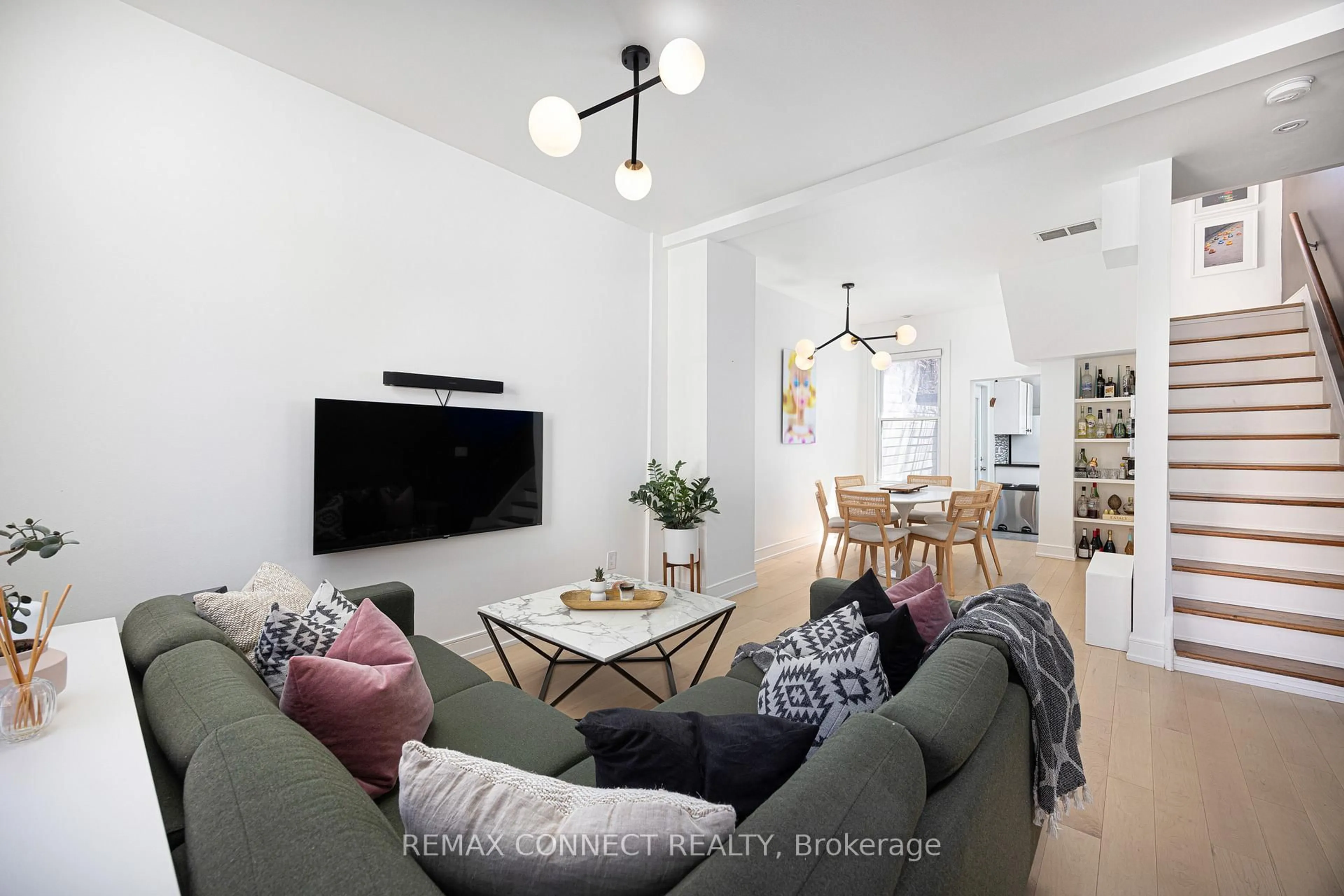 Living room with furniture, unknown for 553 King St, Toronto Ontario M5A 1M5