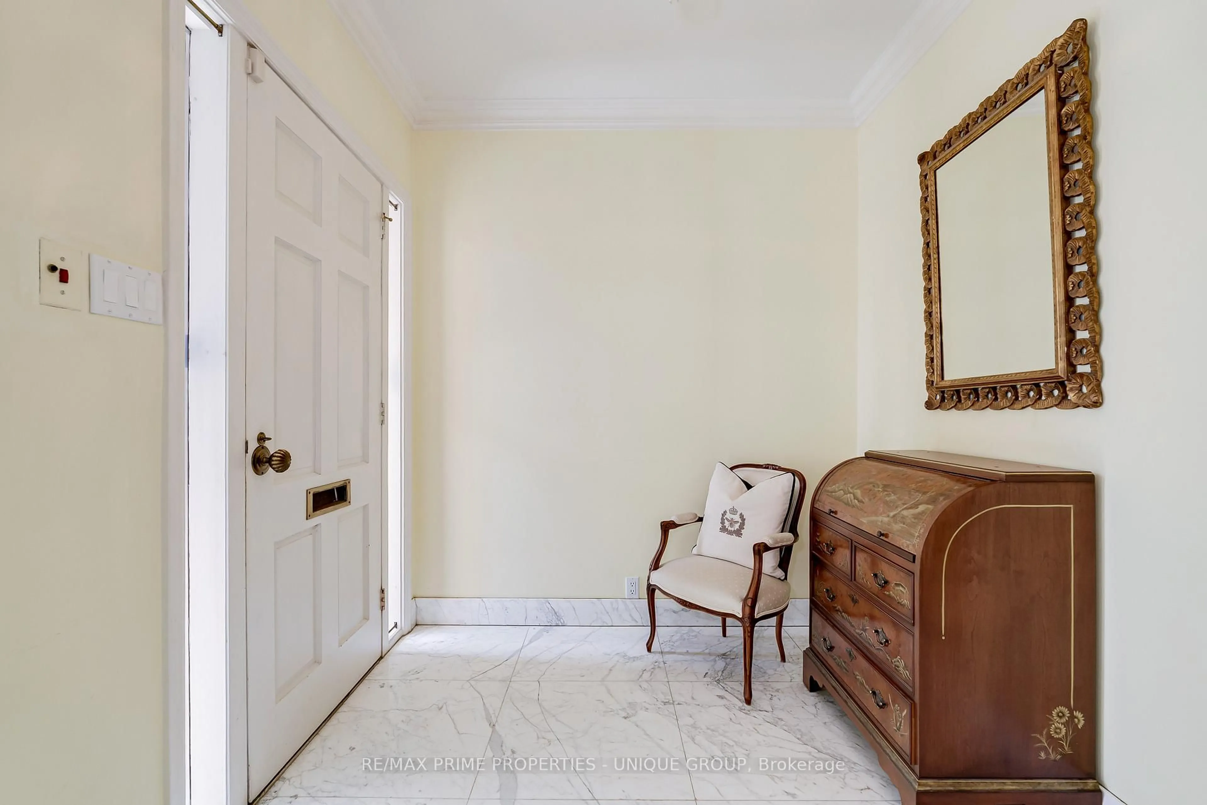 Indoor entryway for 62 A Glen Rd, Toronto Ontario M4W 2V4