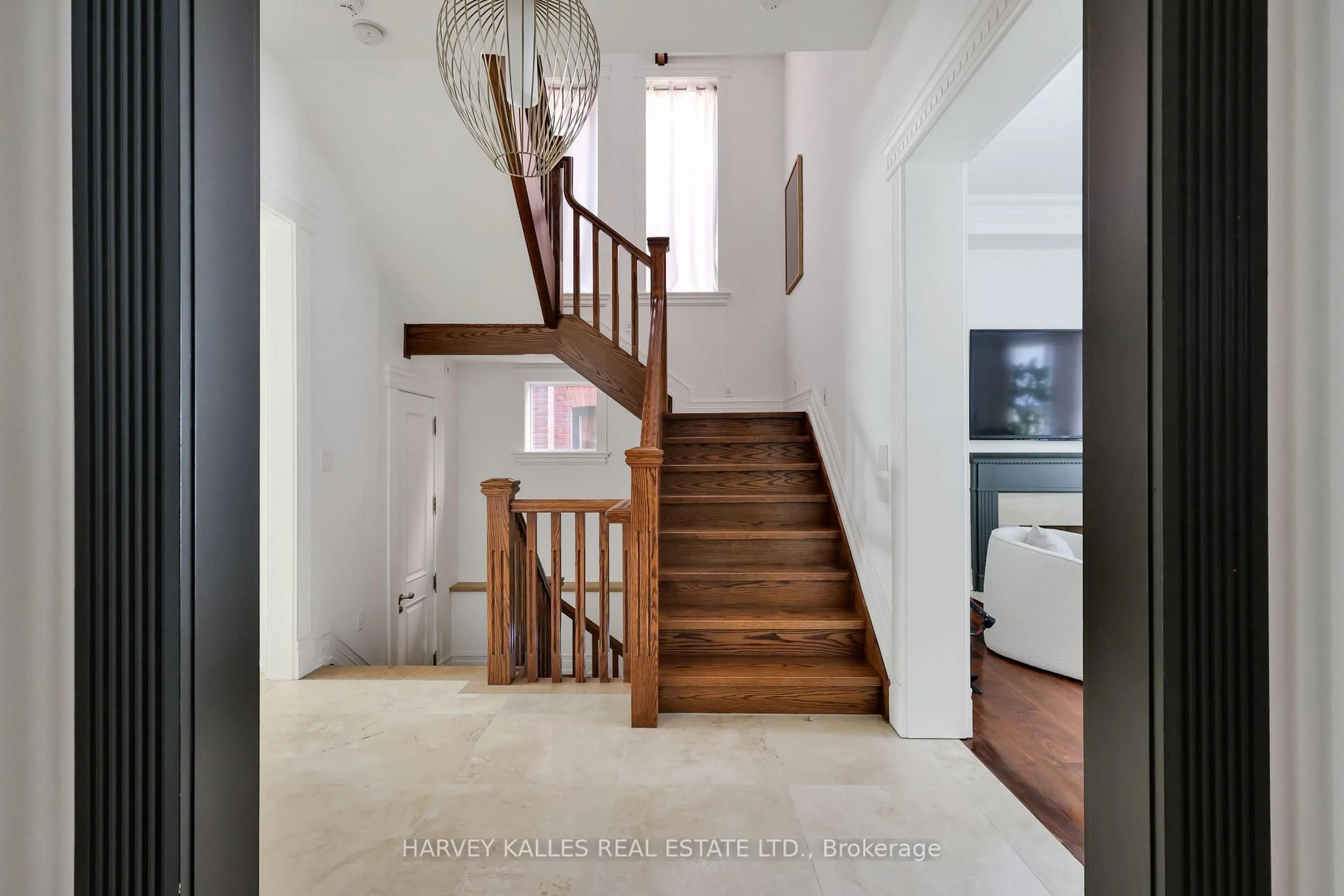 Stairs for 140 Bedford Rd, Toronto Ontario M5R 2K2