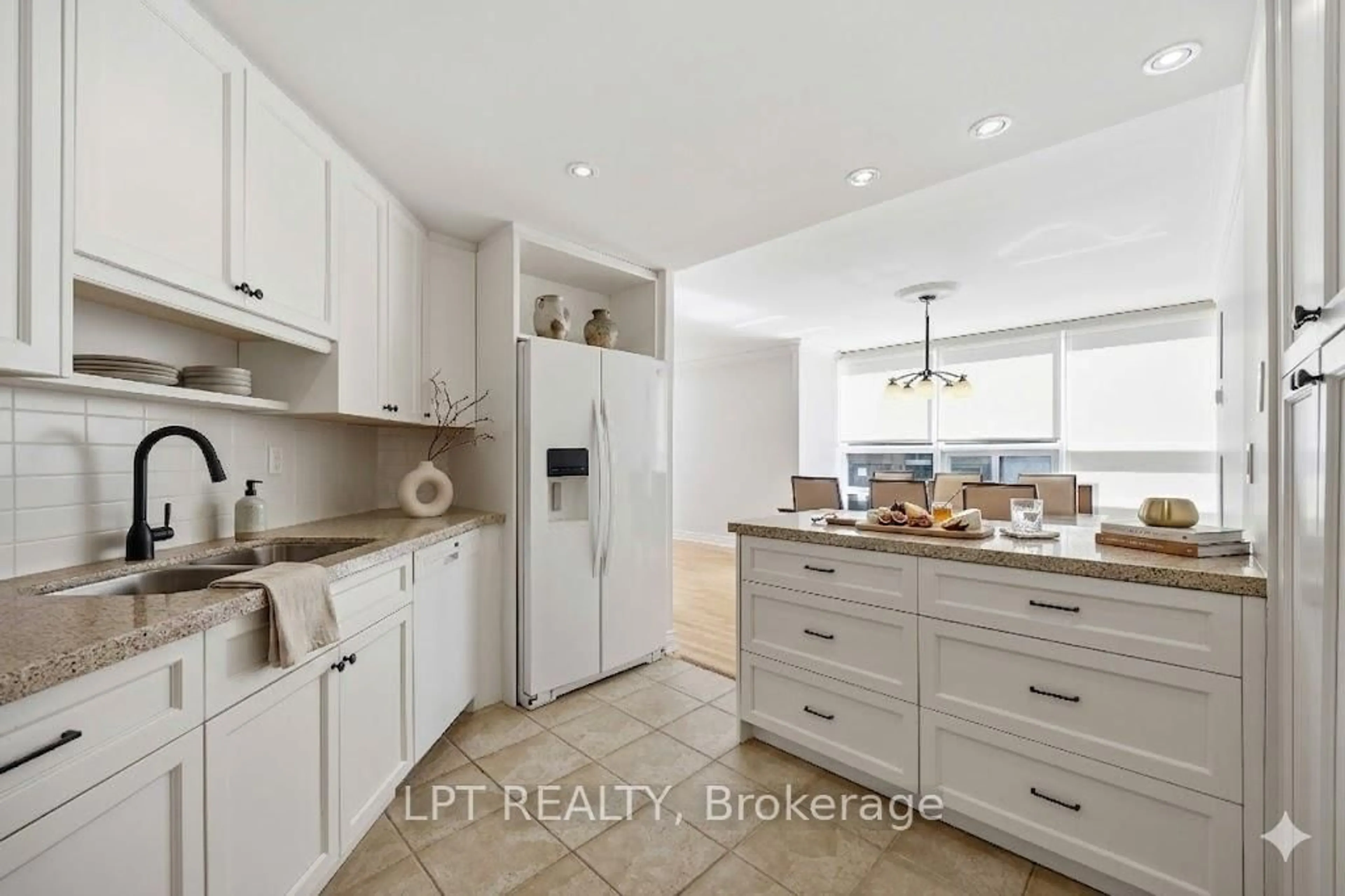 Open concept kitchen, ceramic/tile floor for 131 Beecroft Rd #1806, Toronto Ontario M2N 6G9