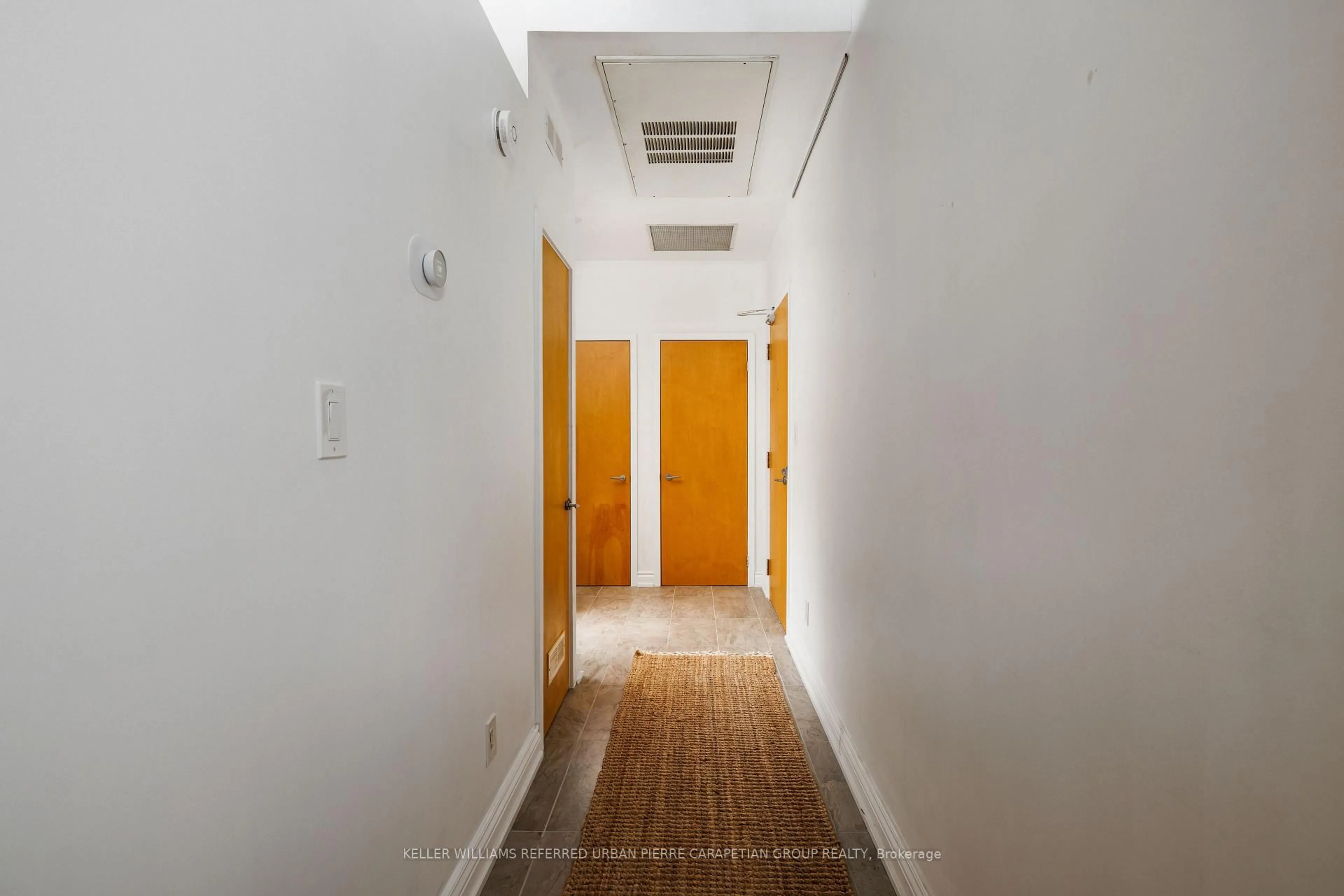 Indoor foyer for 261 King St #205, Toronto Ontario M5A 4T6