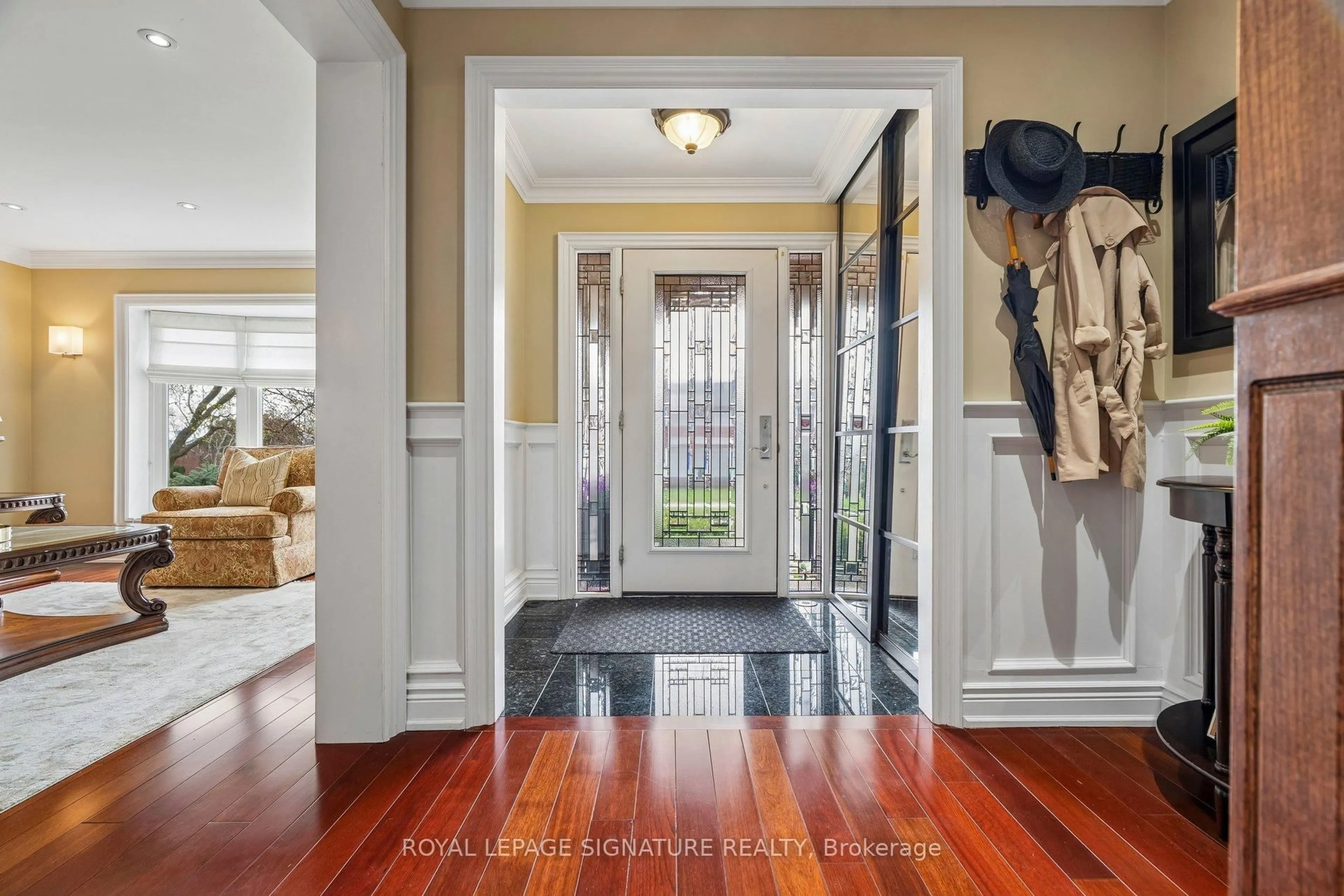 Indoor entryway for 35 Ranchdale Cres, Toronto Ontario M3A 2M1