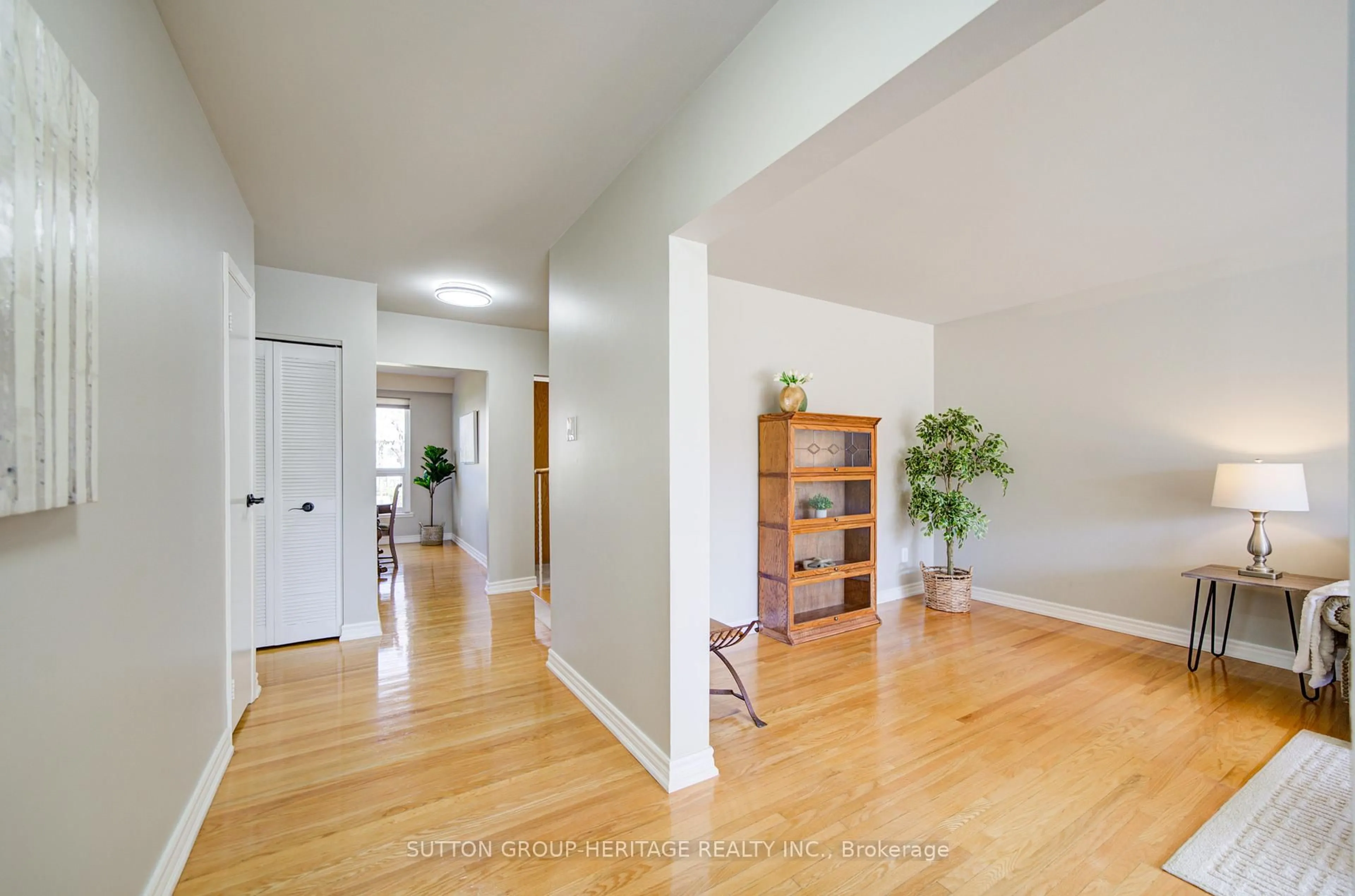 Indoor entryway for 144 Old Sheppard Ave, Toronto Ontario M2J 3L9