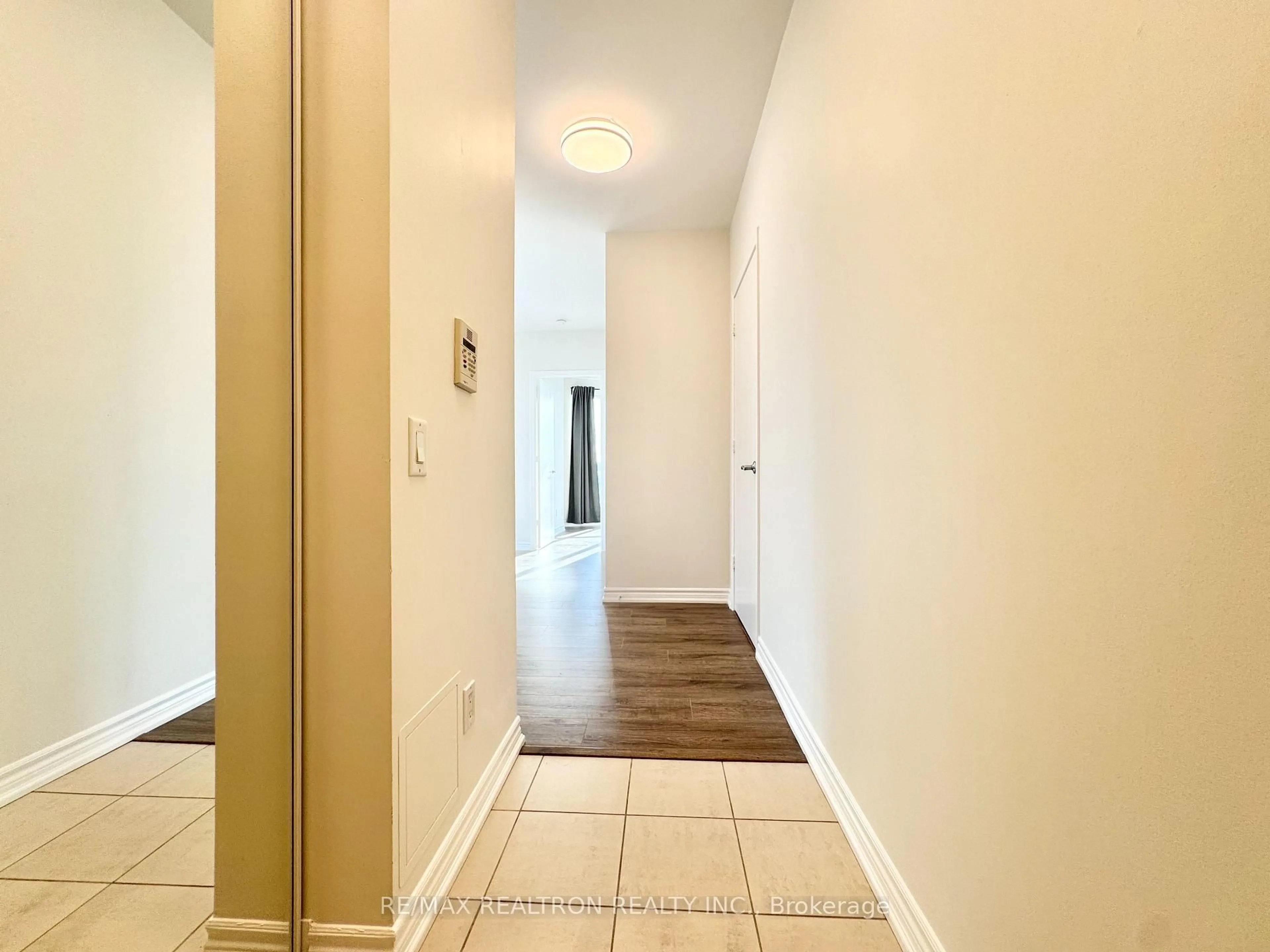 Indoor entryway for 60 Byng Ave #1811, Toronto Ontario M2N 7K3