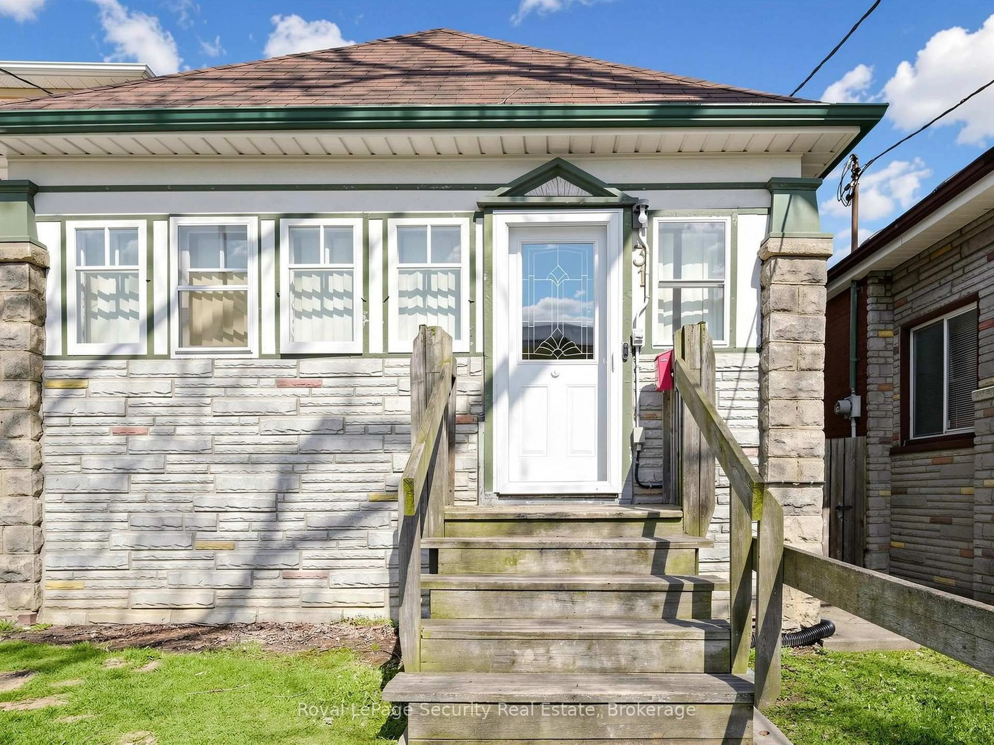 Unknown for 31 Blandford St, Toronto Ontario M6E 3A6