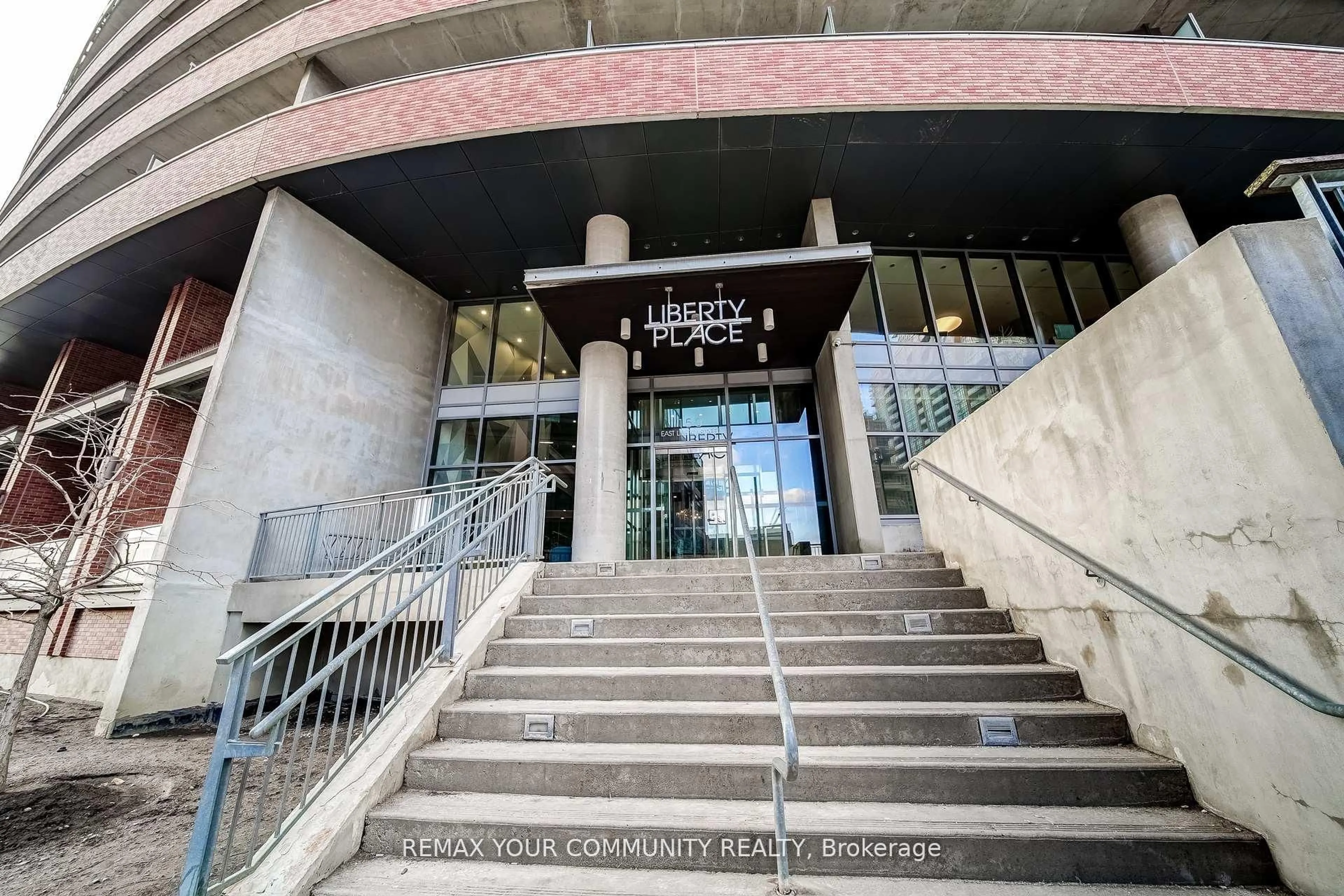 Indoor foyer for 150 East Liberty St #PH2, Toronto Ontario M6K 3R5