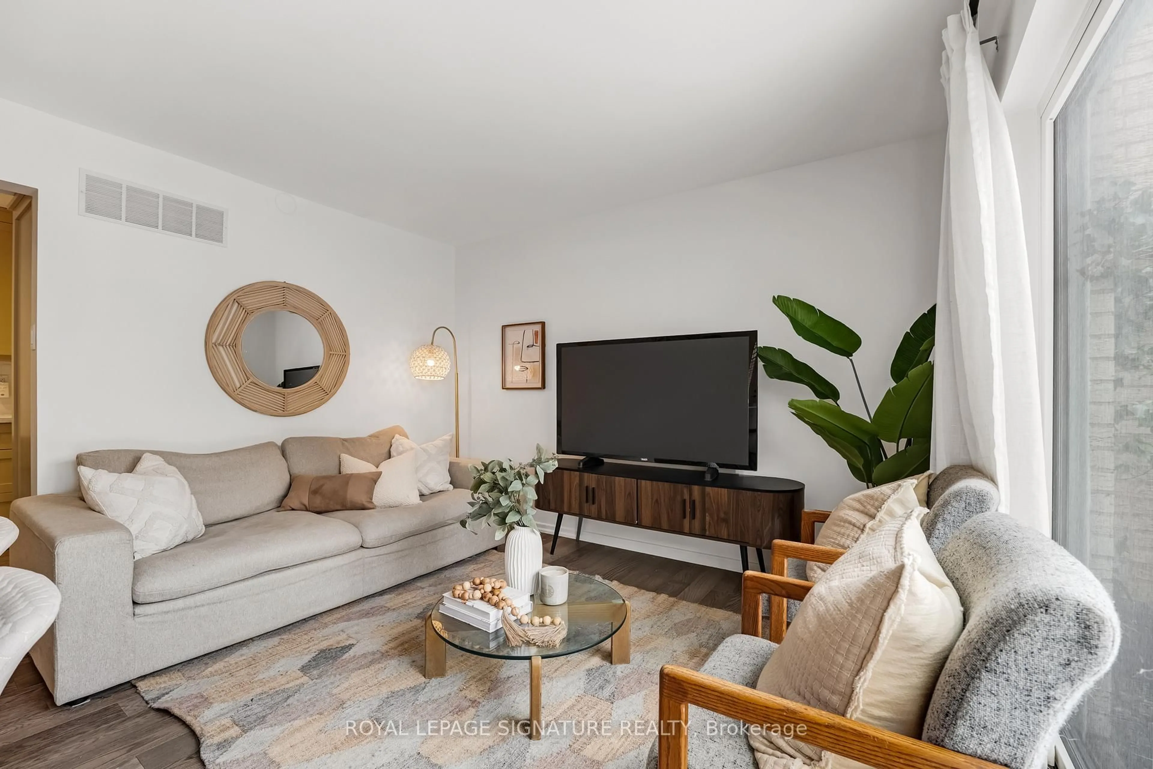 Living room with furniture, unknown for 34 Sugar Millway, Toronto Ontario M2L 1R6