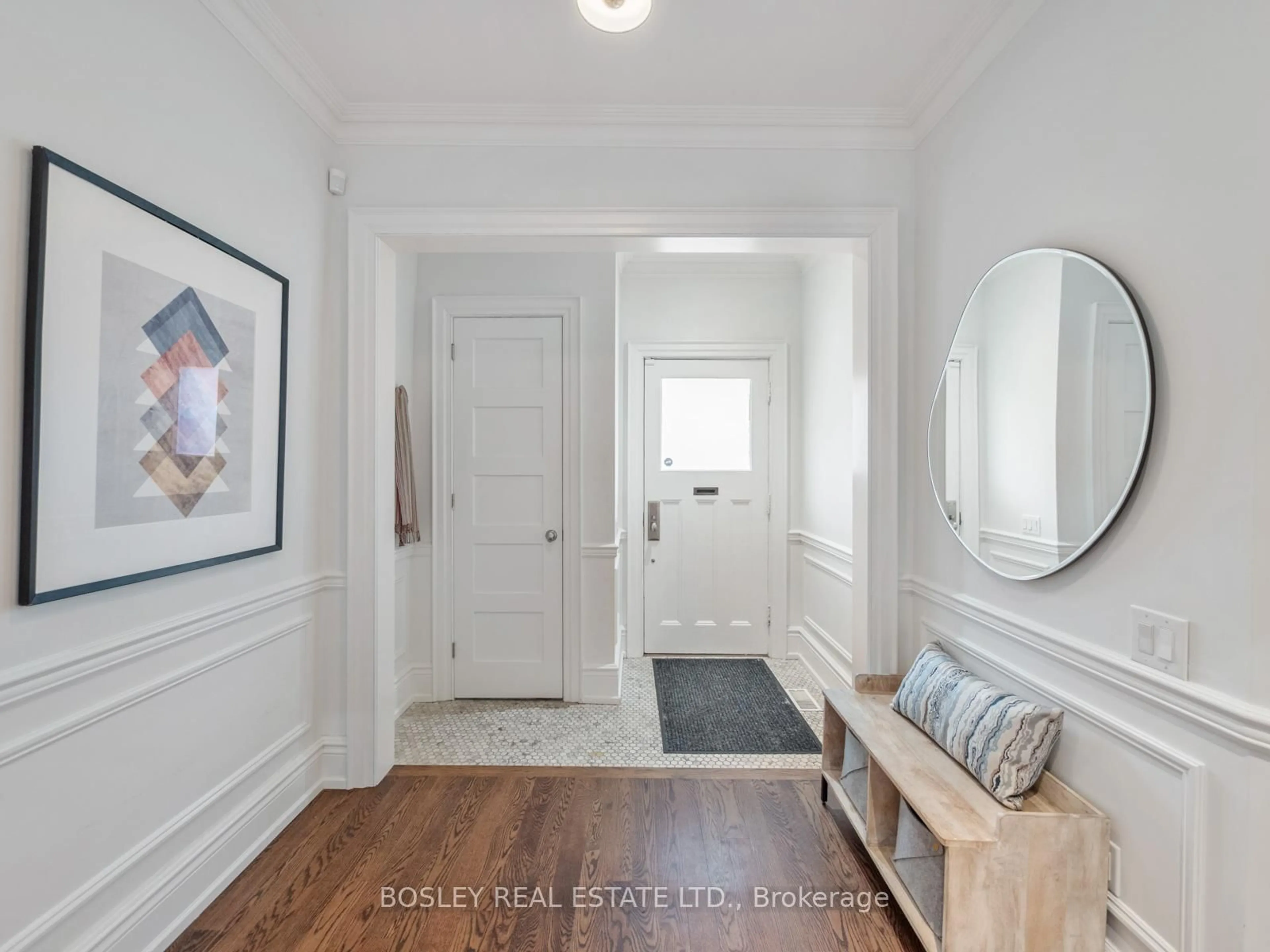 Indoor entryway for 144 Howland Ave, Toronto Ontario M5R 3B5