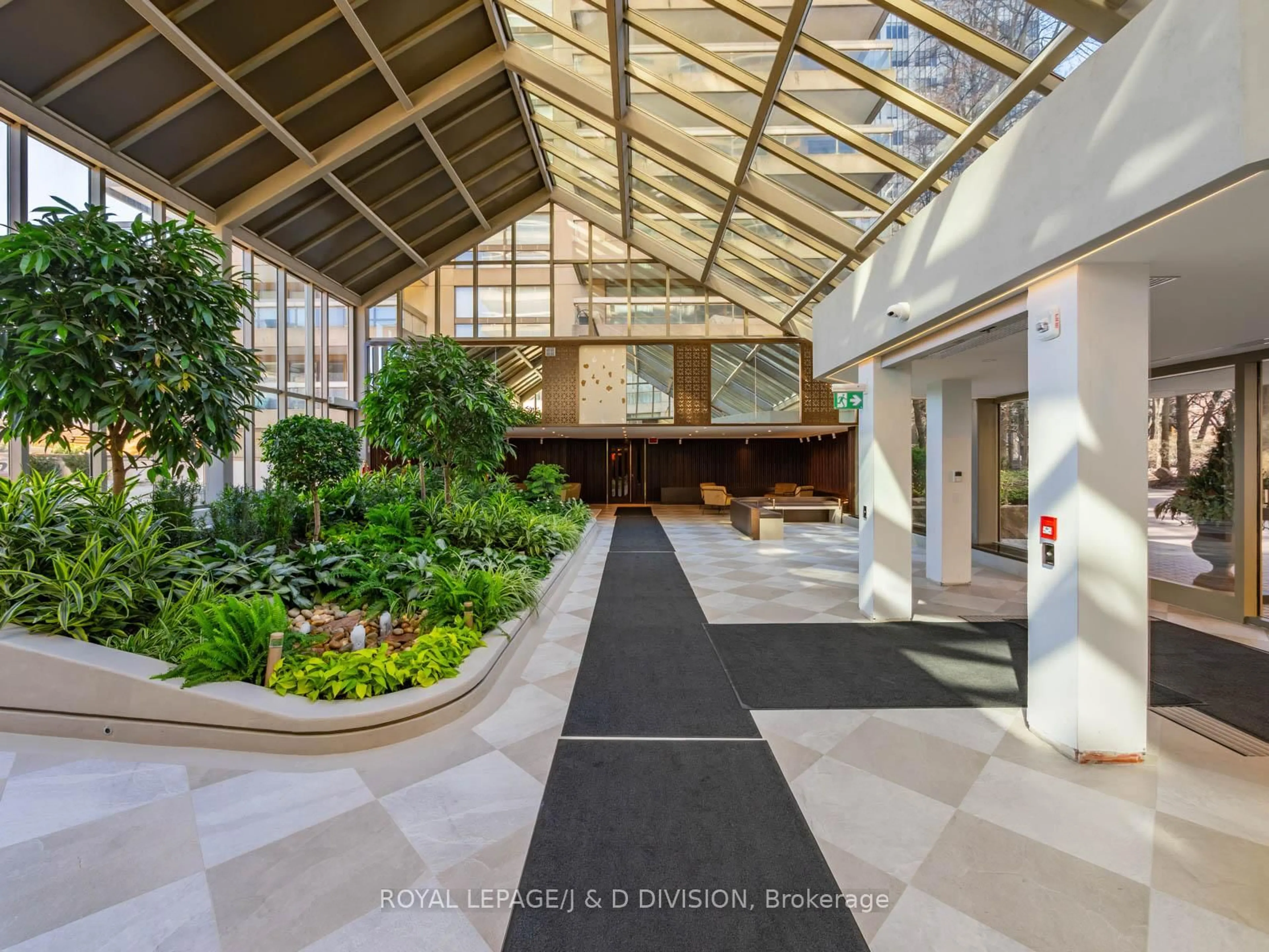 Indoor foyer for 63 St Clair Ave #804, Toronto Ontario M4V 2Y9