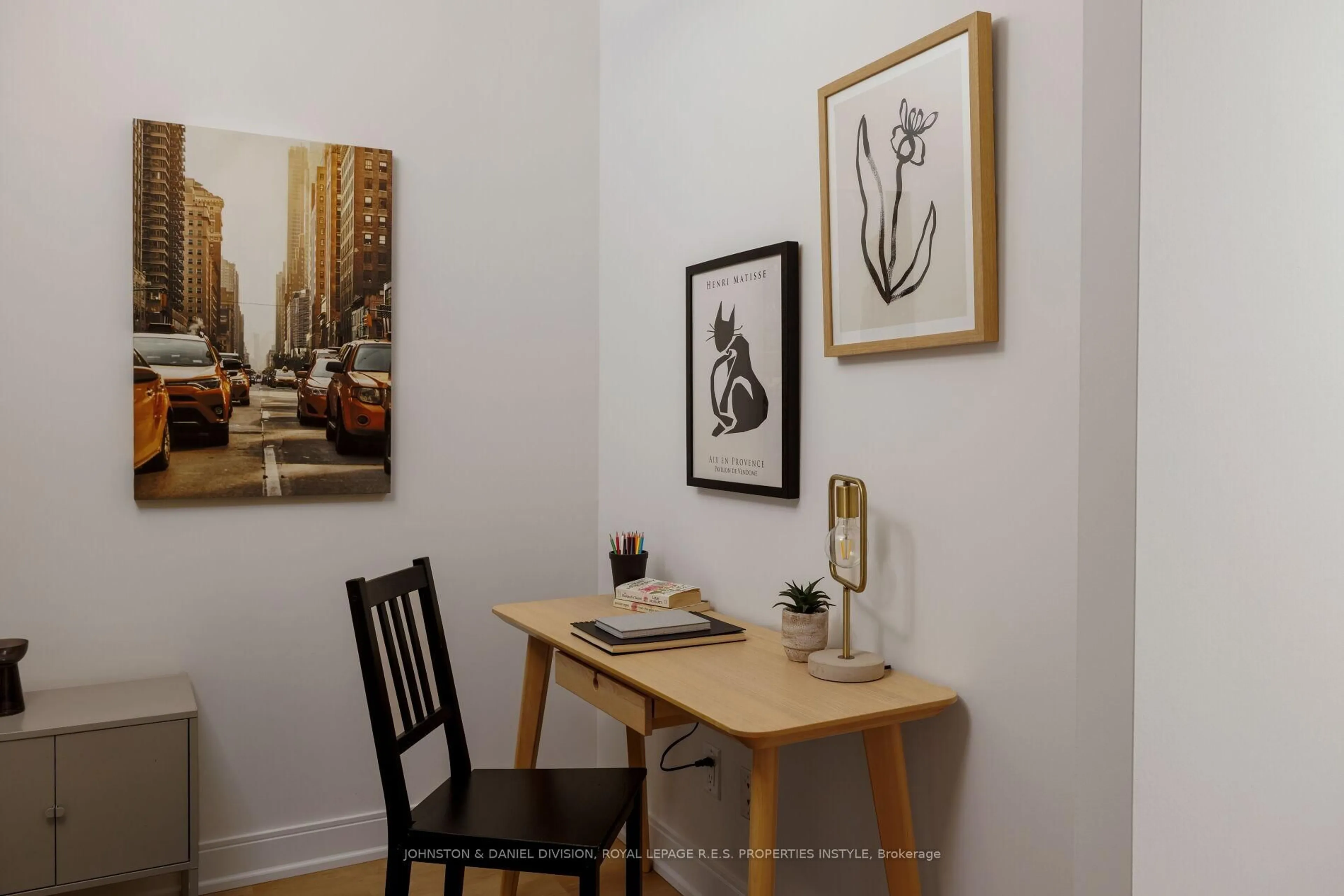 A pic of a room for 88 Broadway Ave #401, Toronto Ontario M4P 0A5