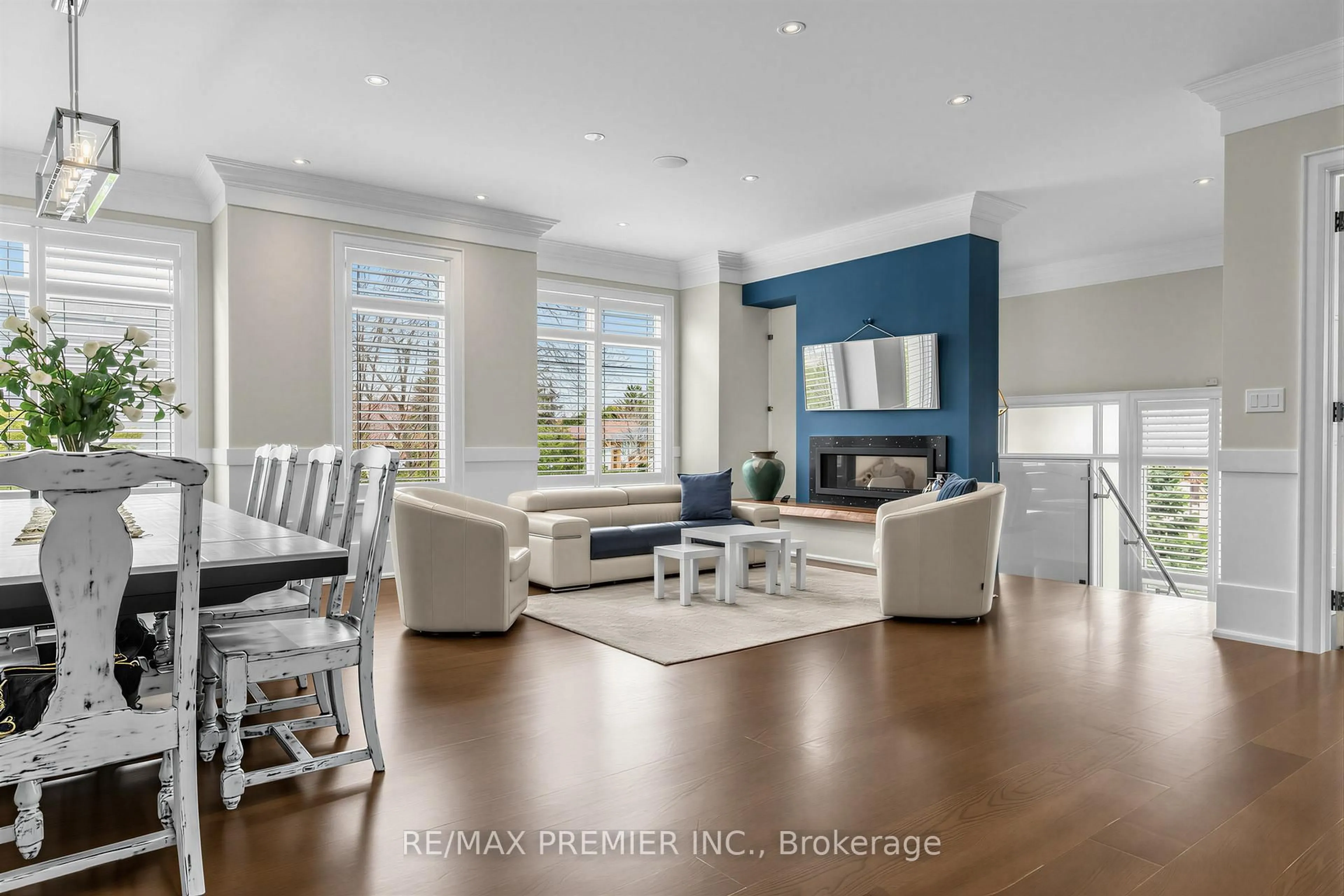 Living room with furniture, unknown for 111 Codsell Ave, Toronto Ontario M3H 3W2