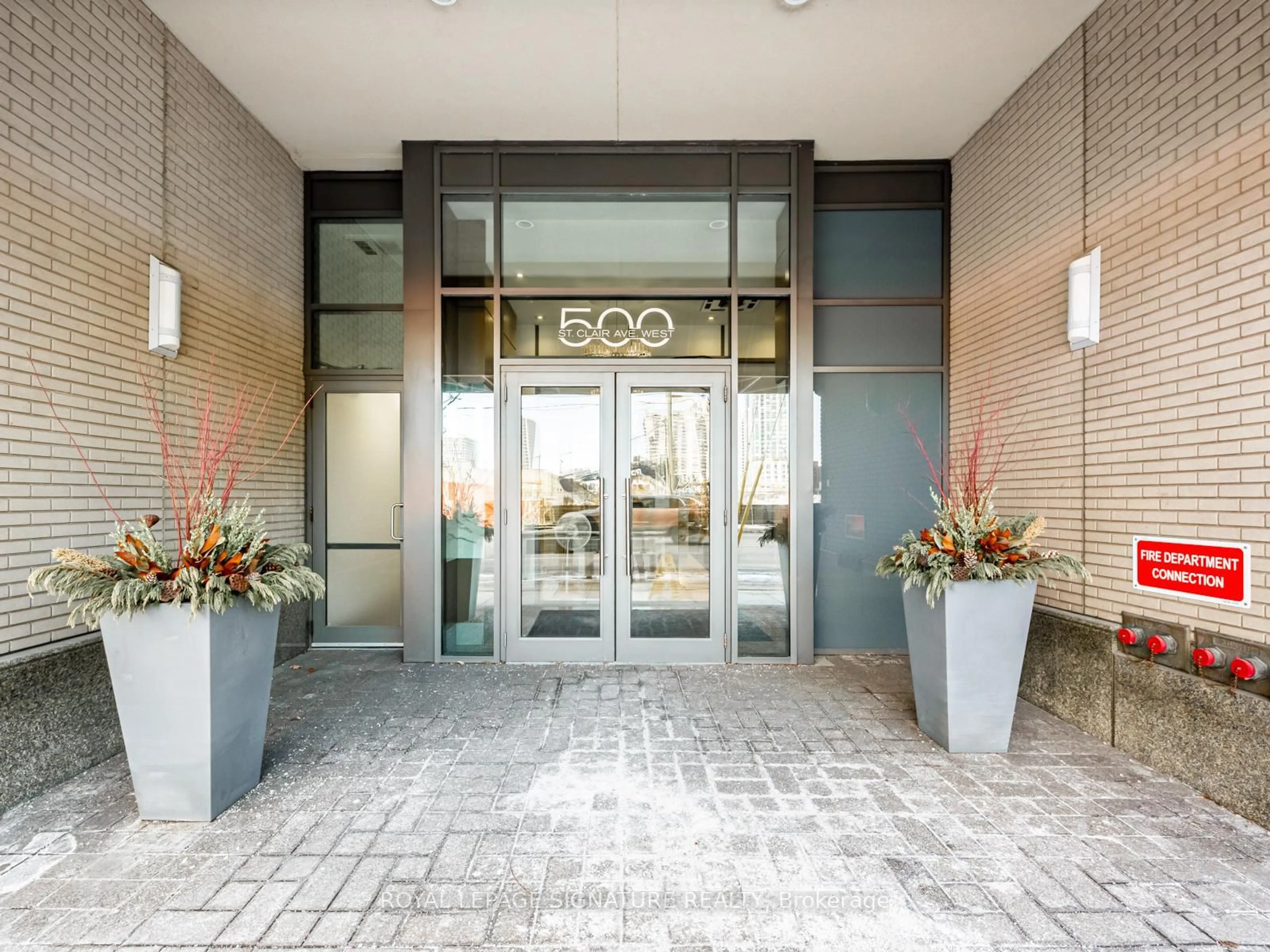 Indoor foyer for 500 St Clair Ave #1607, Toronto Ontario M6C 1A8