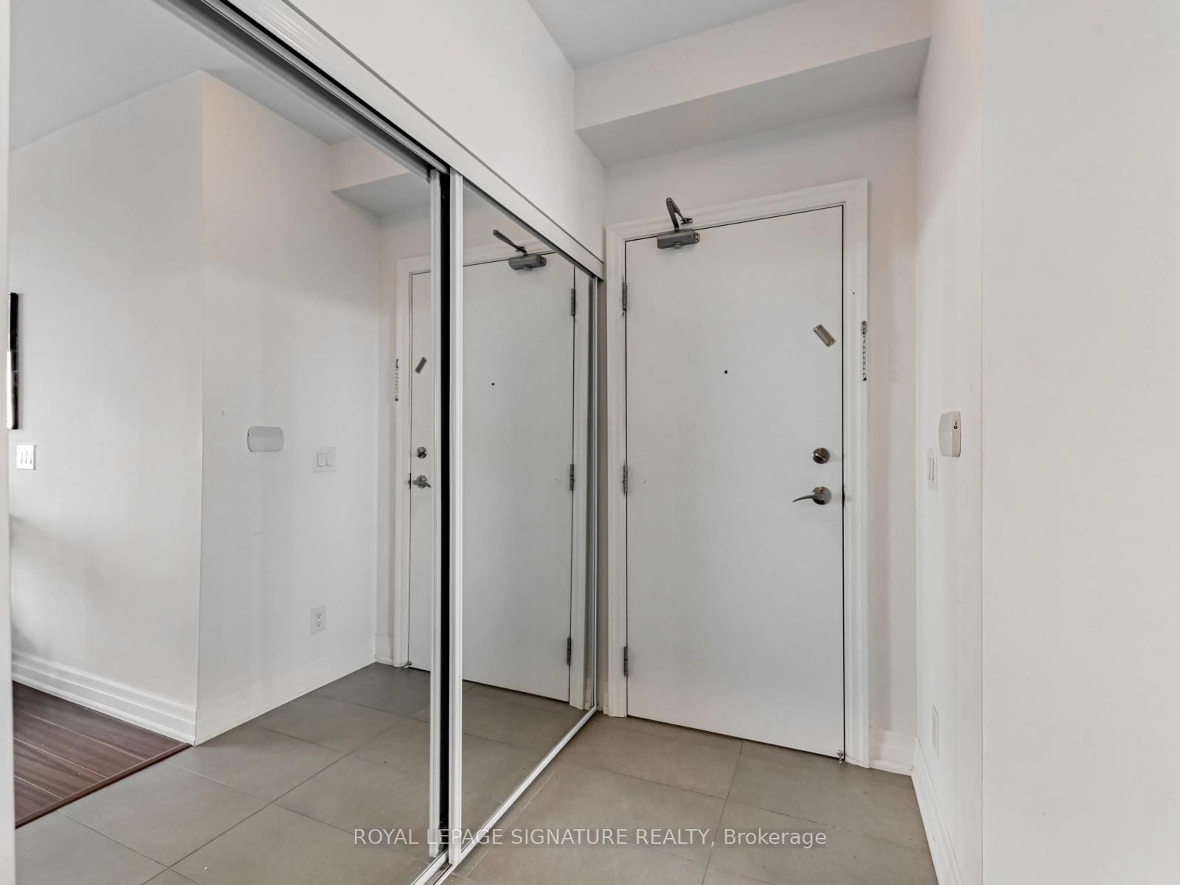 Indoor entryway for 500 St Clair Ave #1607, Toronto Ontario M6C 1A8