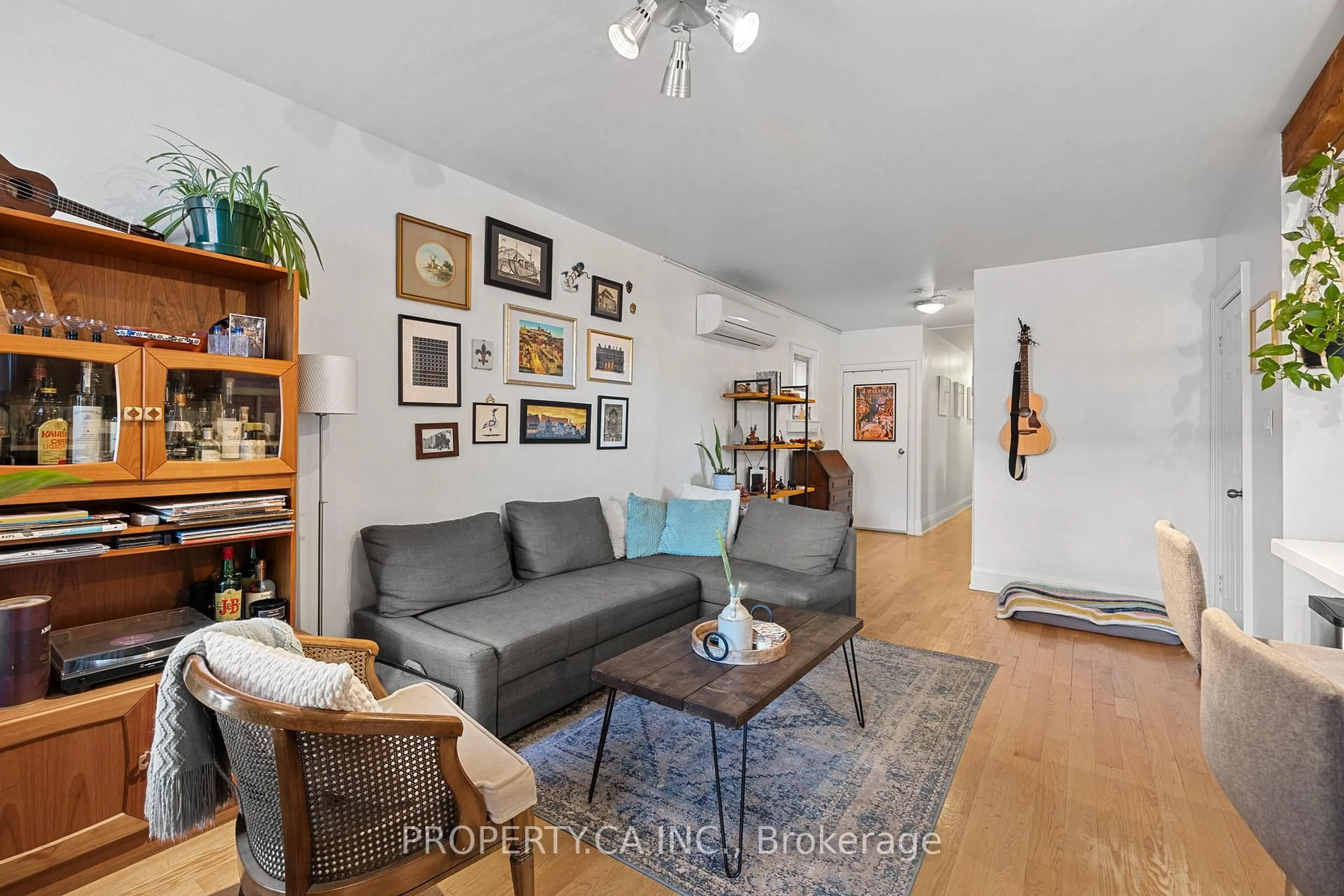 Living room with furniture, unknown for 396 Roxton Rd, Toronto Ontario M6G 3R2