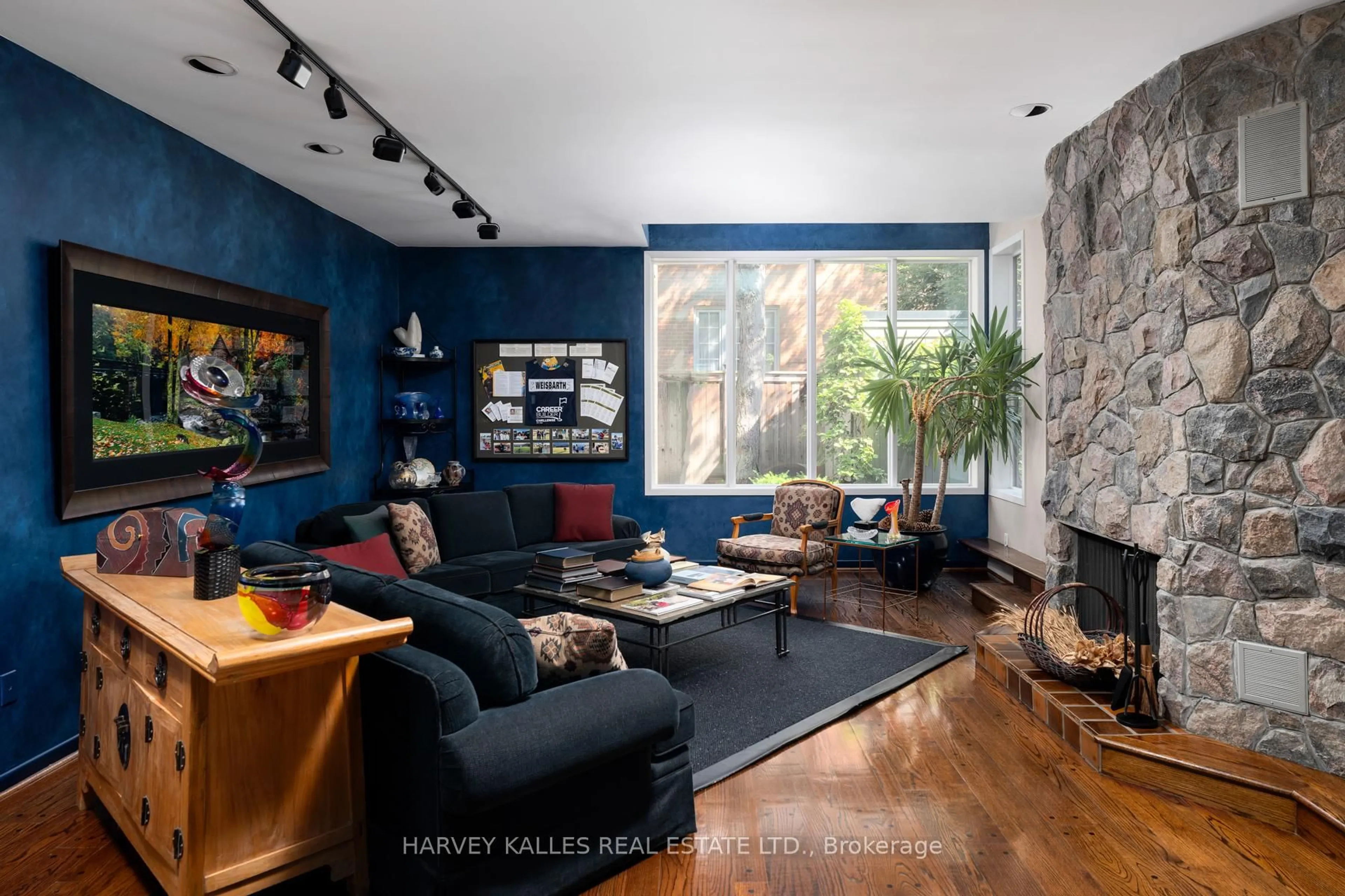 Living room with furniture, unknown for 5 Cosmic Dr, Toronto Ontario M3B 3L5