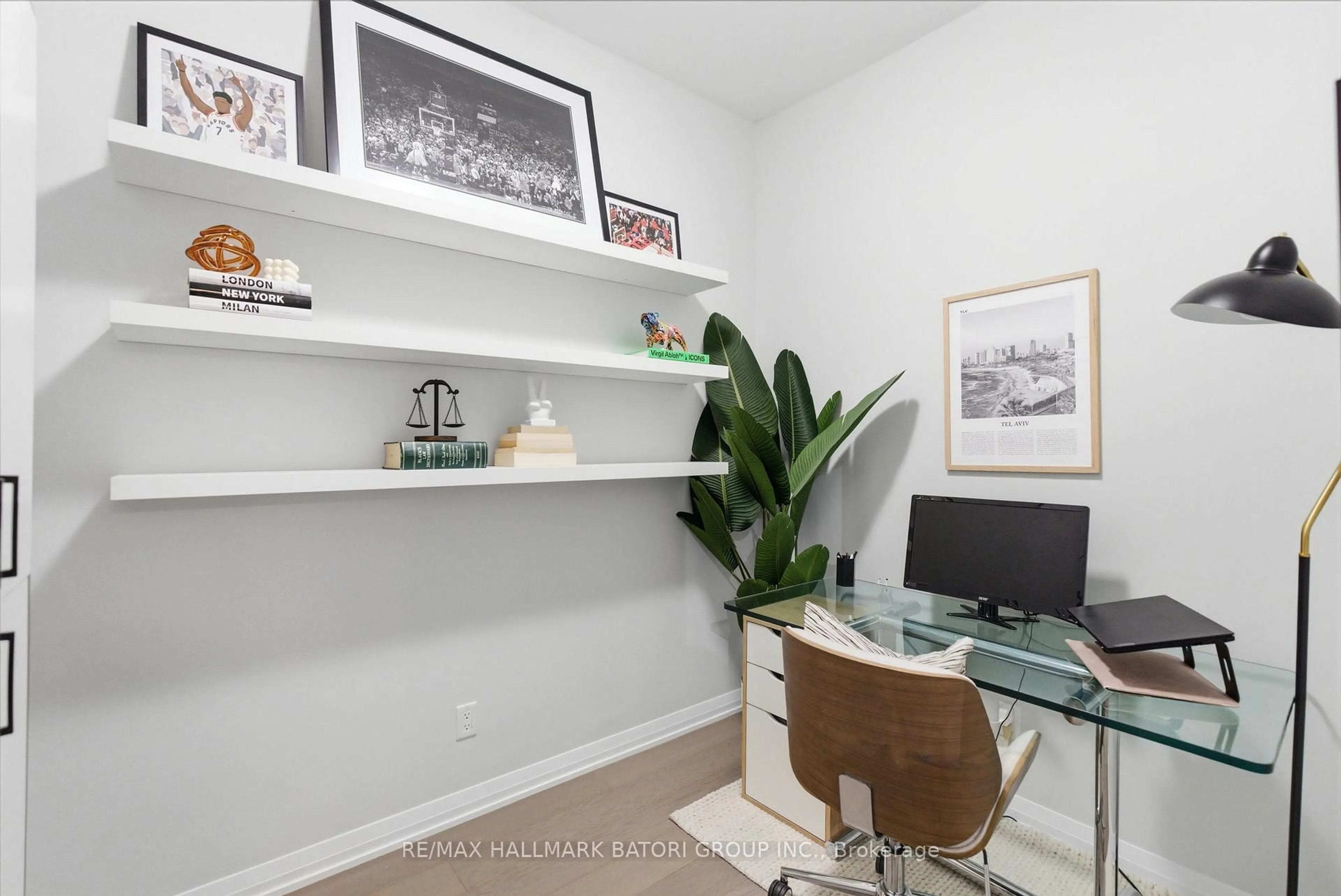 A pic of a room for 101 Erskine Ave #217, Toronto Ontario M4P 1Y5