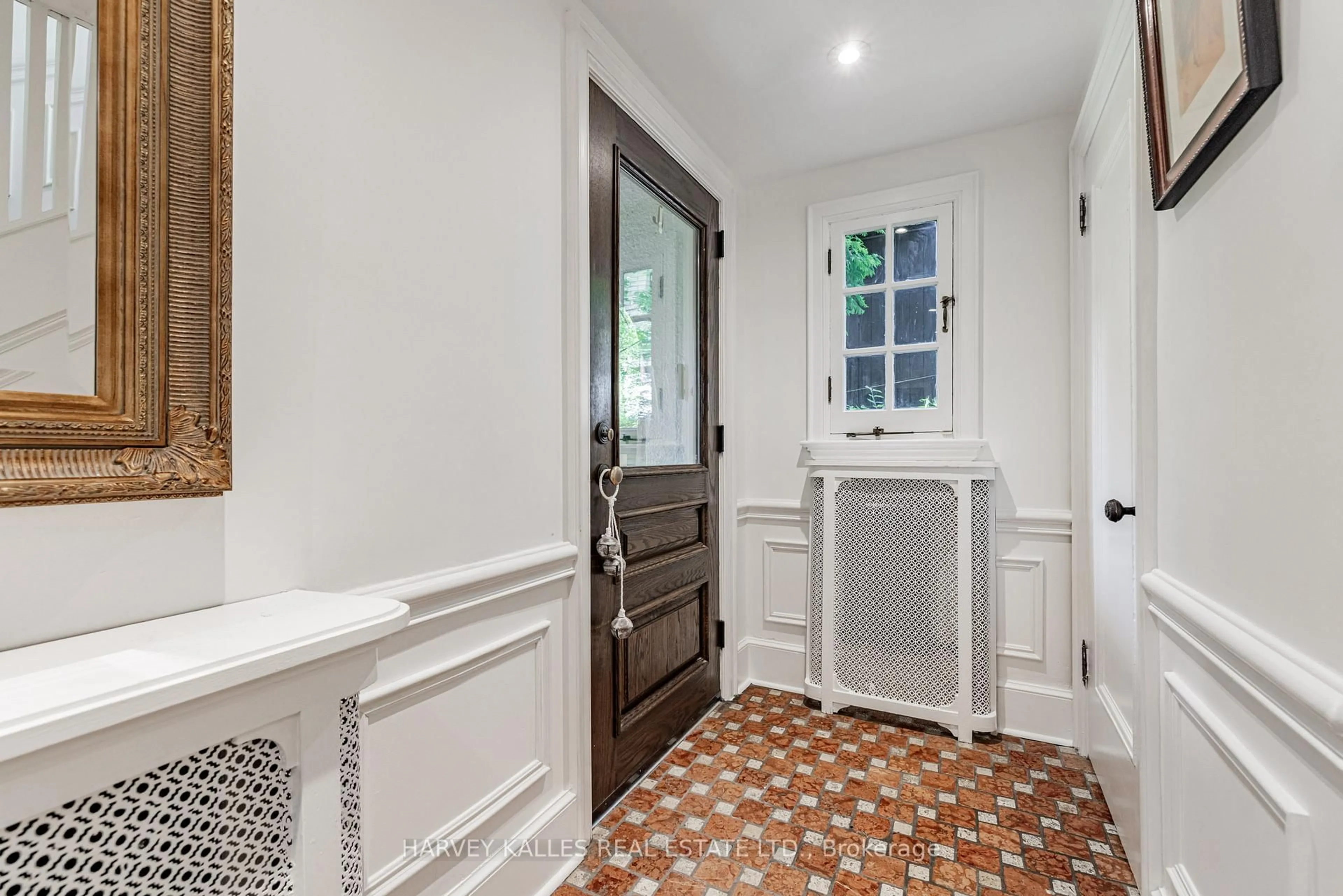 Indoor entryway for 42 Brookfield Rd, Toronto Ontario M2P 1A9