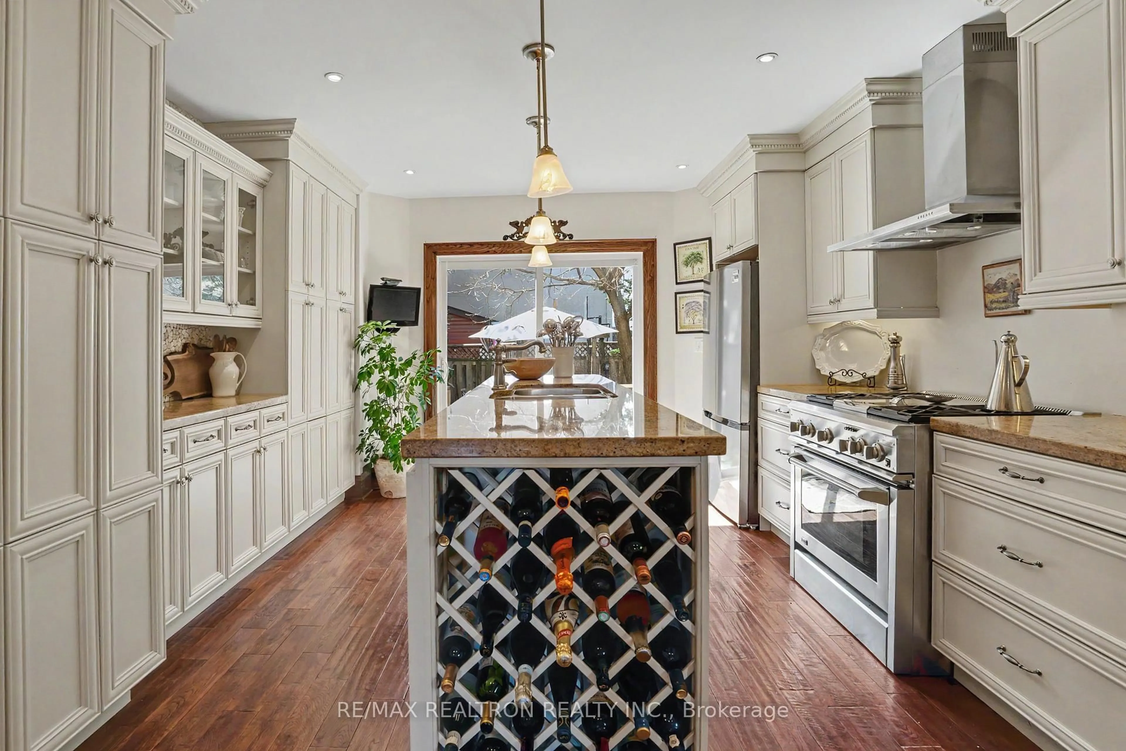 Contemporary kitchen, ceramic/tile floor for 483 Roehampton Ave, Toronto Ontario M4P 1S3