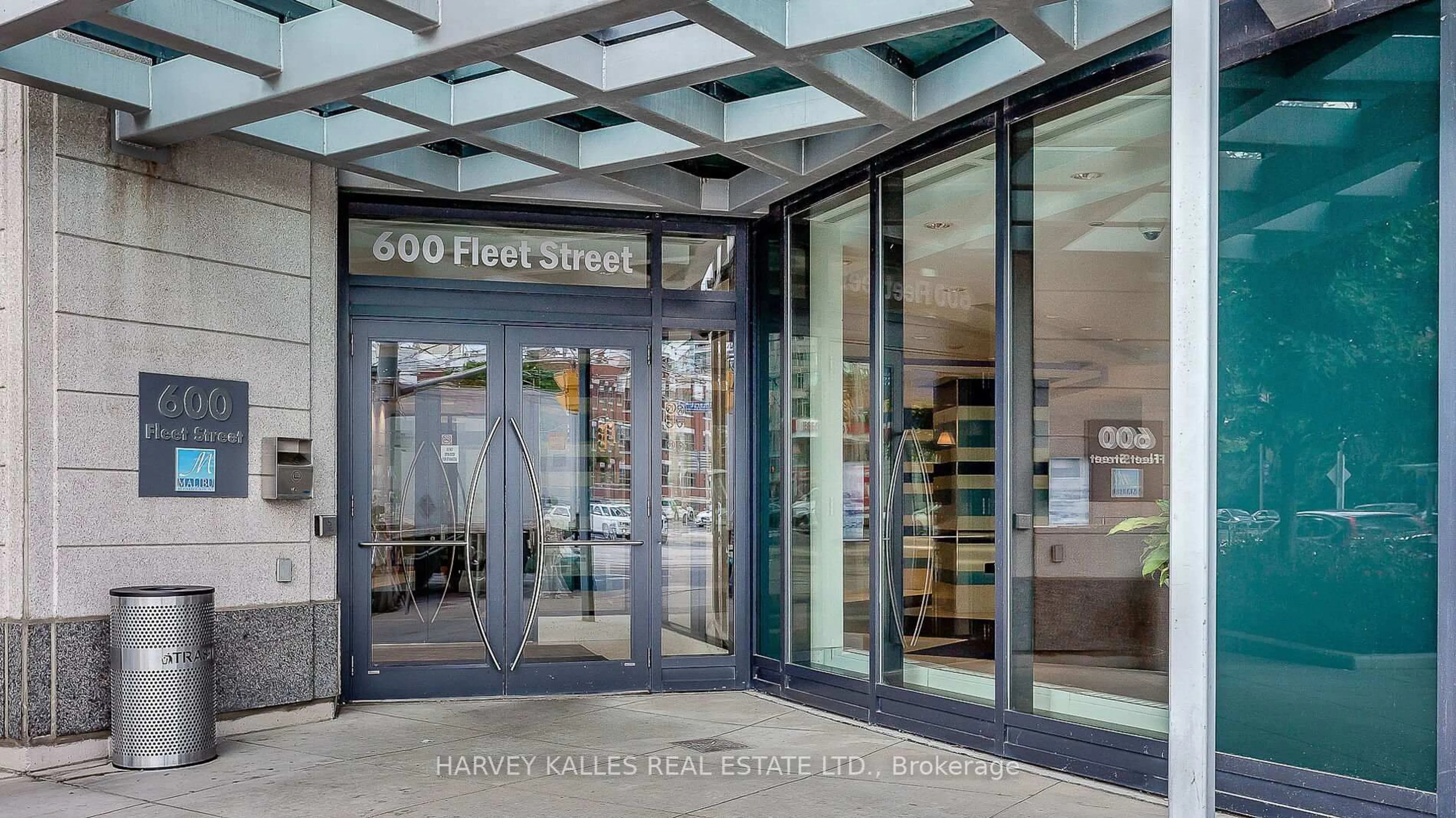 Indoor foyer for 600 Fleet St #401, Toronto Ontario M5V 1B7