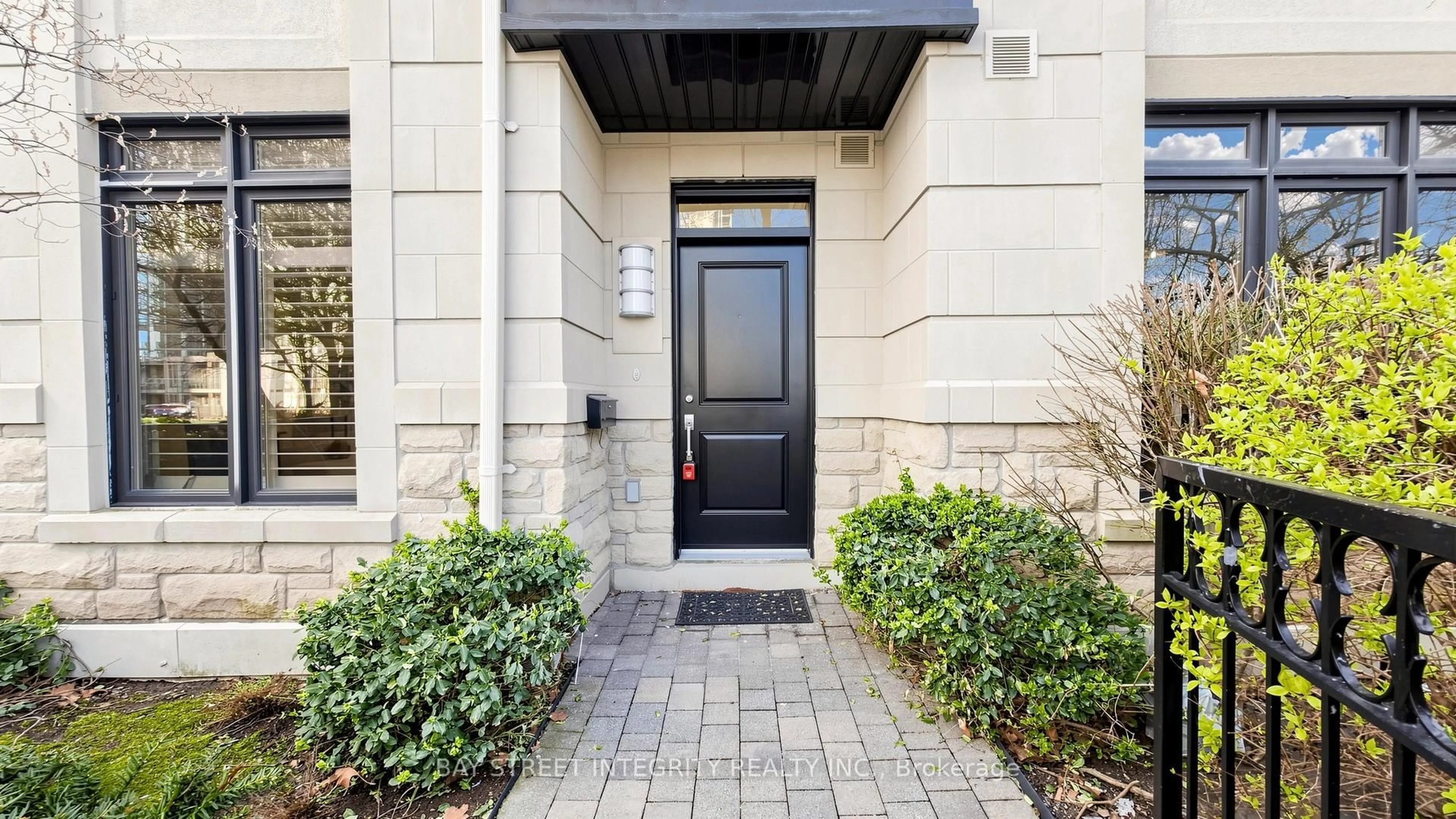Indoor entryway for 9 Oakburn Cres #TH36, Toronto Ontario M2N 2T5