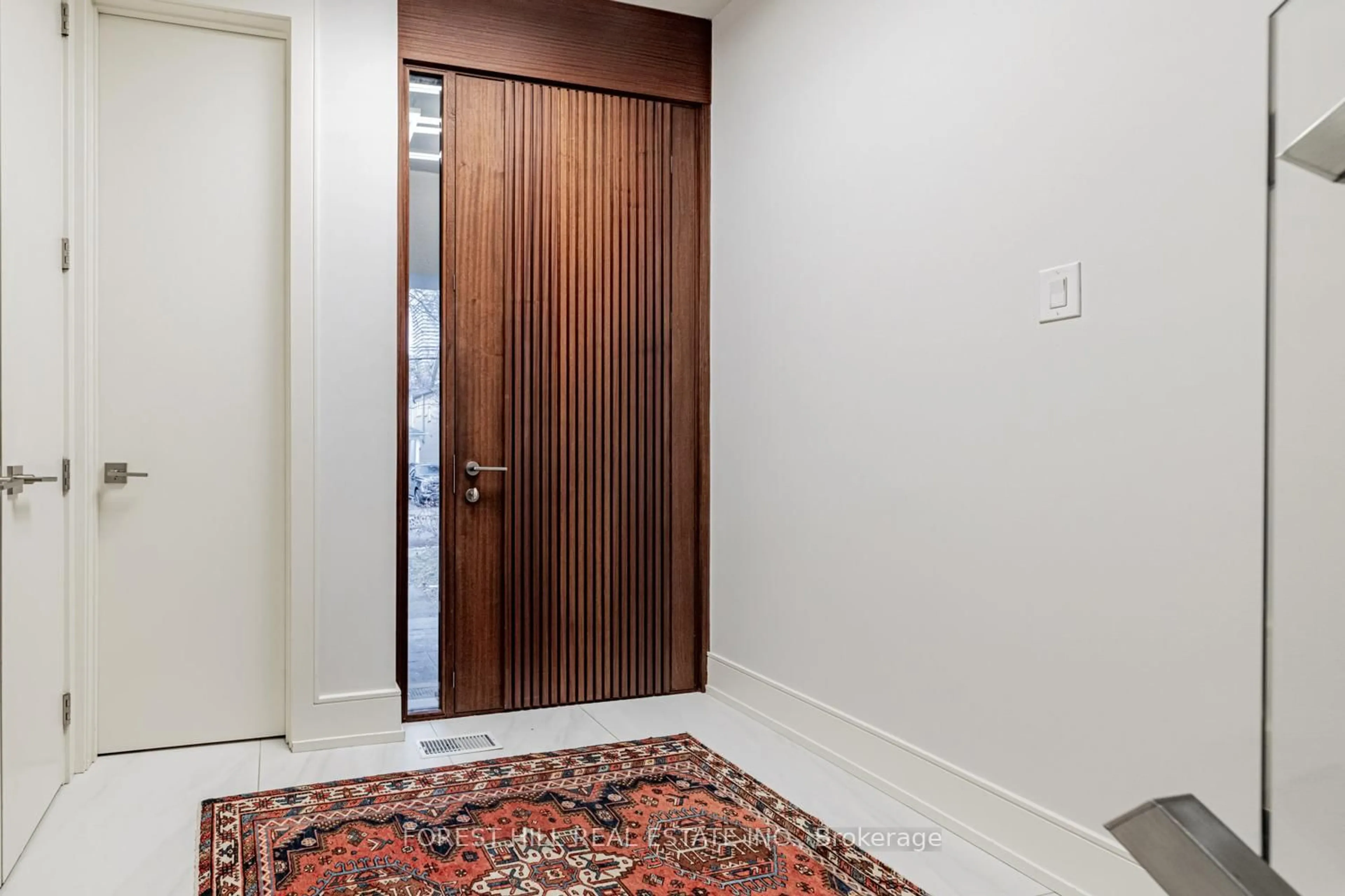 Indoor foyer for 143 Hillsdale Ave, Toronto Ontario M4S 1T4