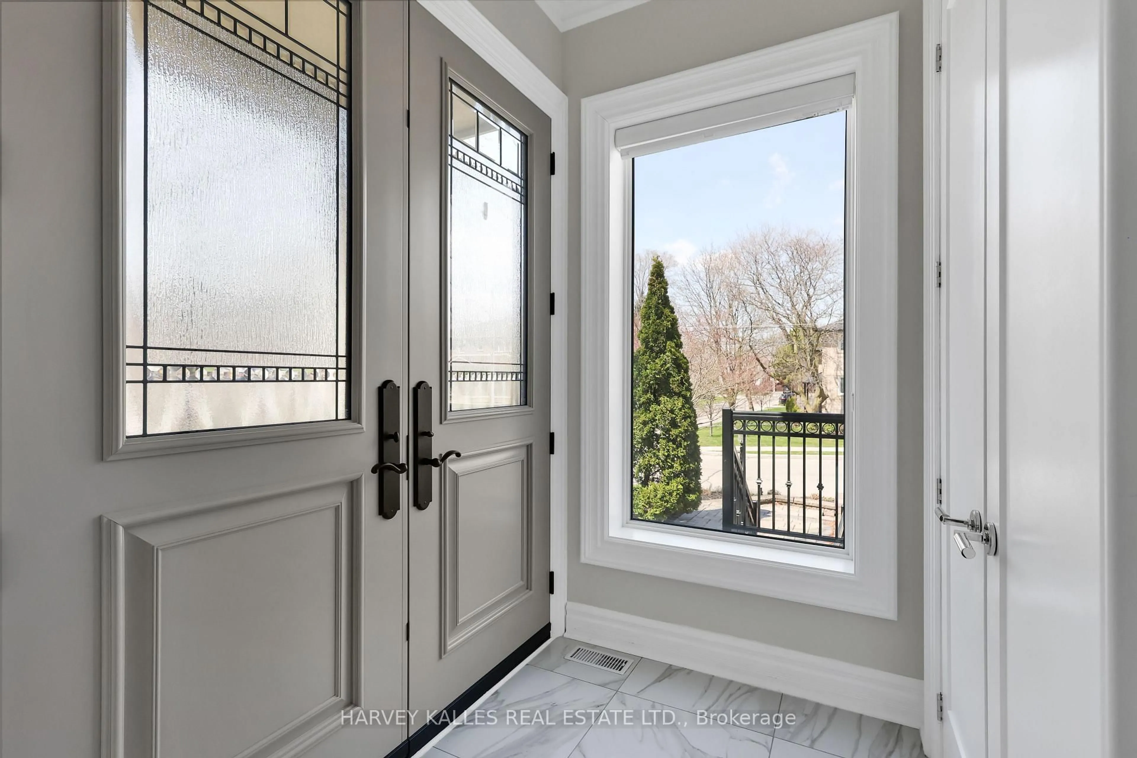 Indoor entryway for 131 Bannockburn Ave, Toronto Ontario M5M 2N2