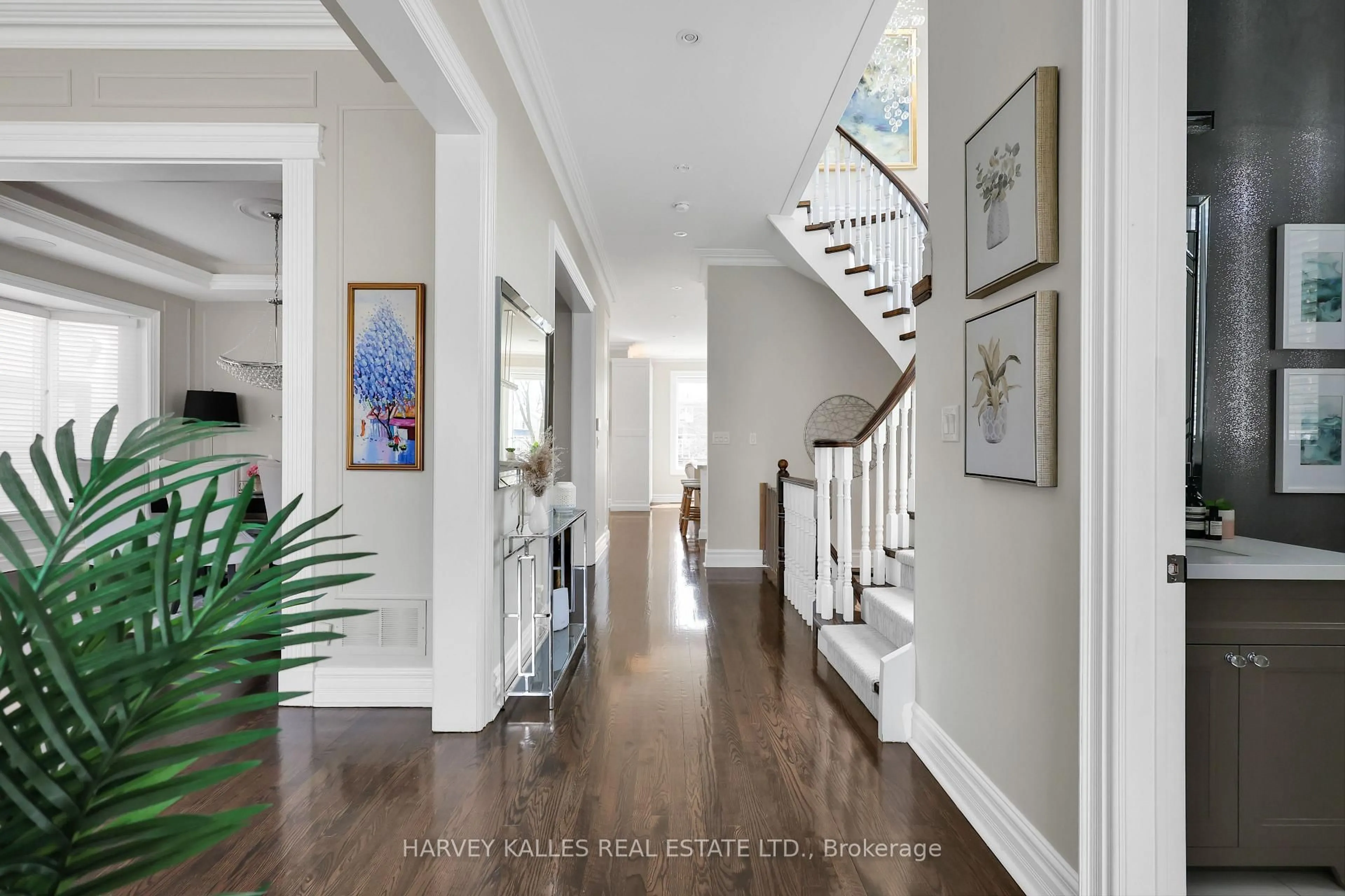 Indoor entryway for 131 Bannockburn Ave, Toronto Ontario M5M 2N2