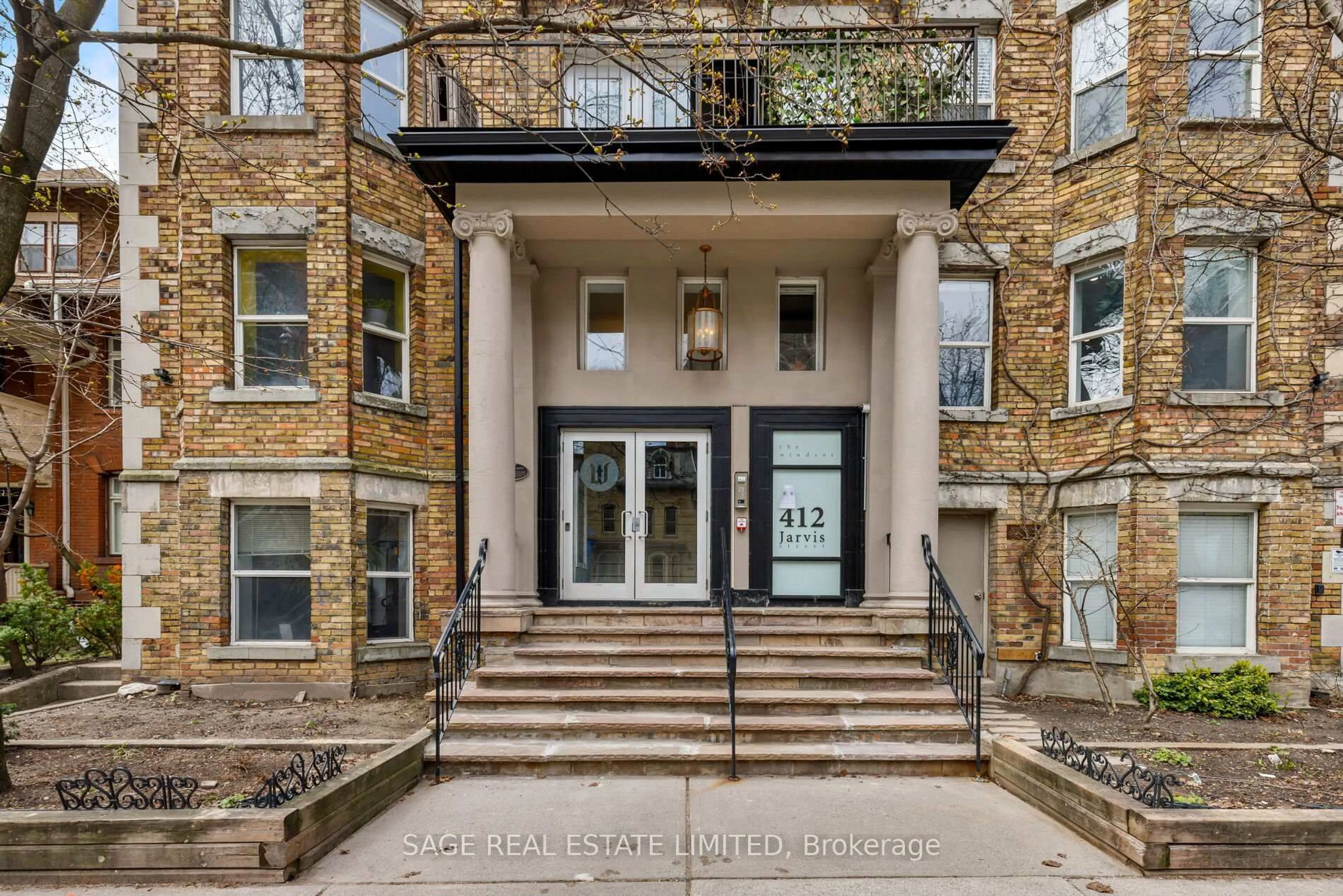 Indoor entryway for 412 Jarvis St #506, Toronto Ontario M4Y 2G6
