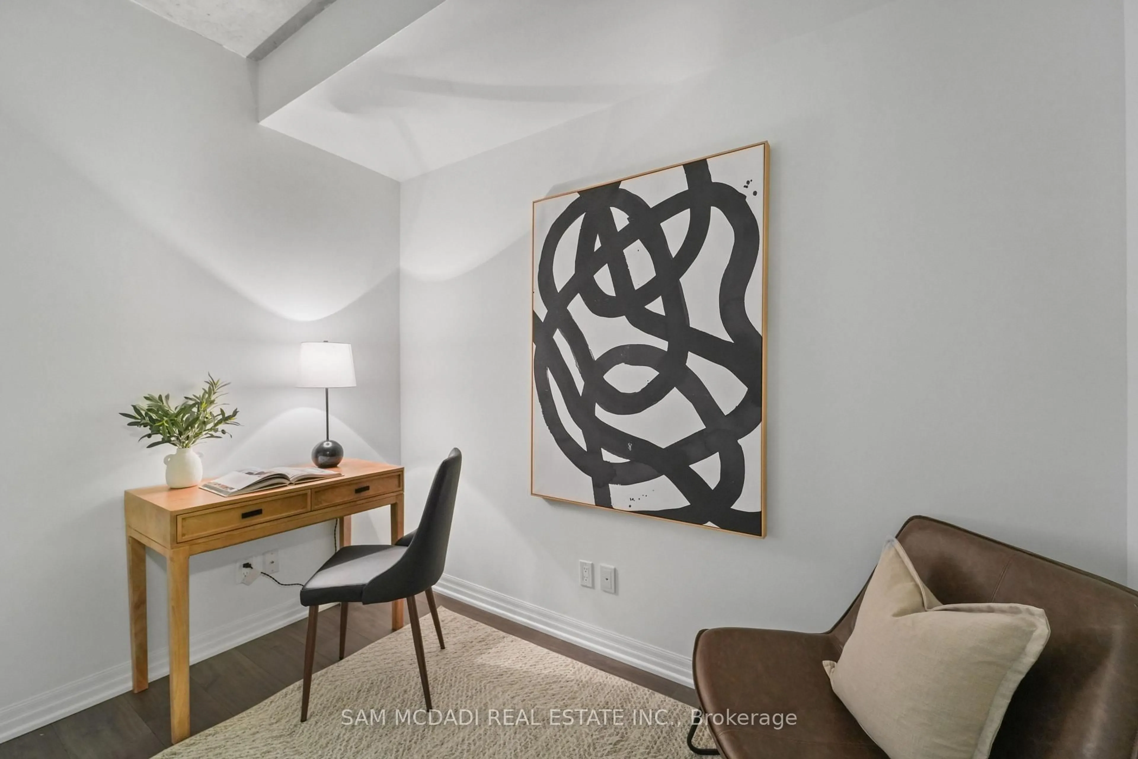 A pic of a room for 88 Blue Jays Way #1603, Toronto Ontario M5V 0L7