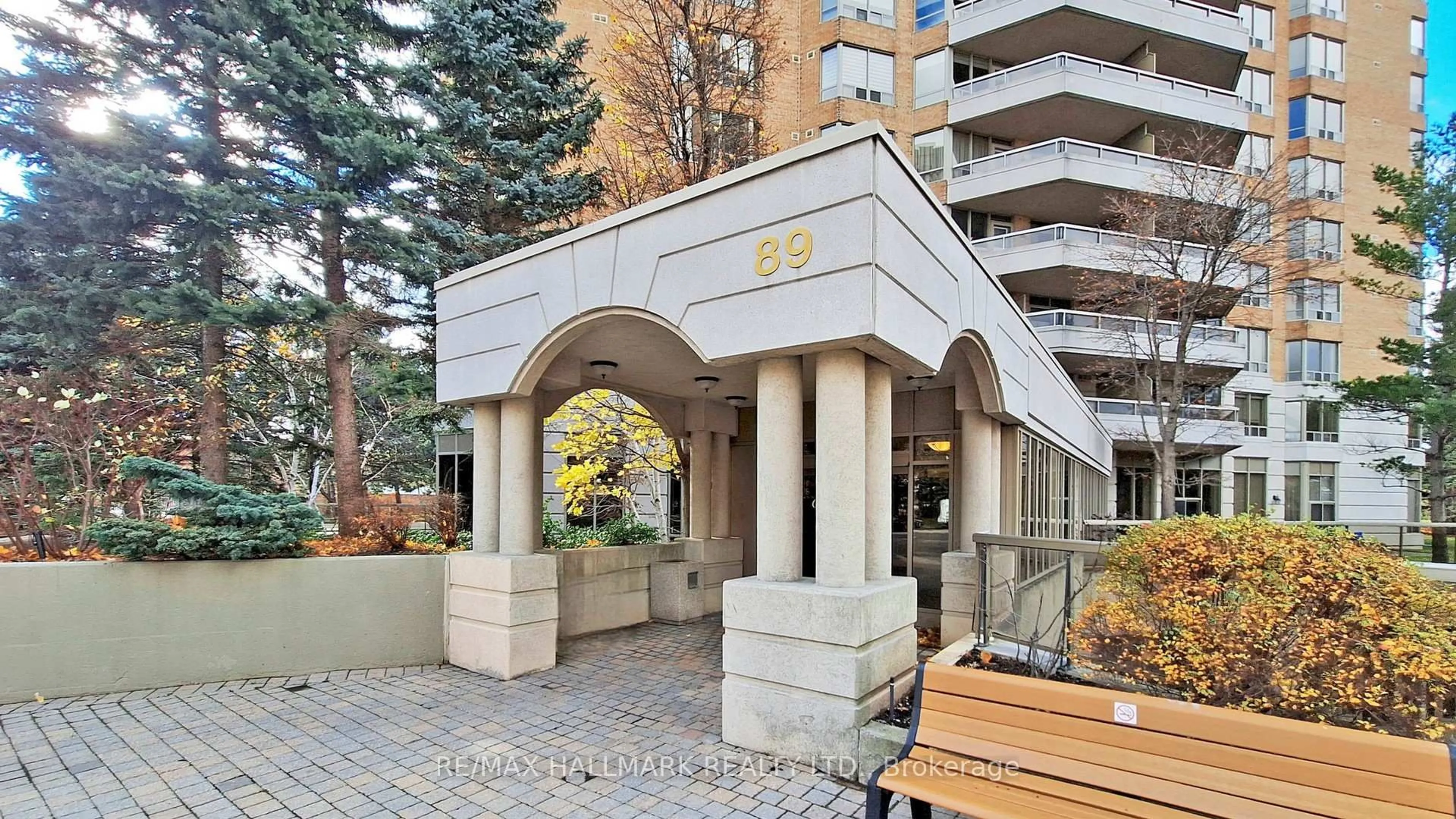 Indoor foyer for 89 Skymark Dr #1610, Toronto Ontario M2H 3S6