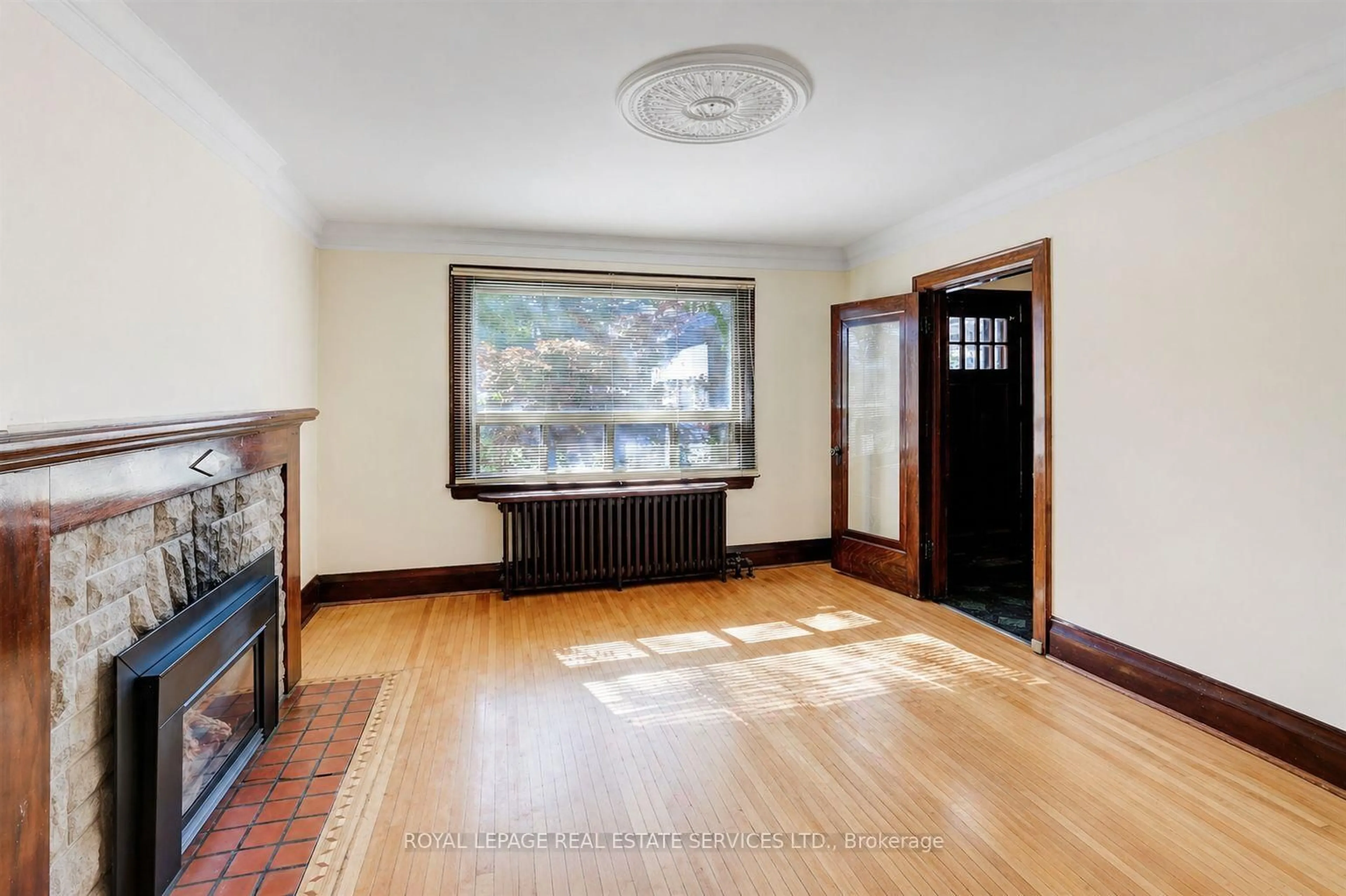 Unknown for 21 Lorindale Ave, Toronto Ontario M5M 3C3