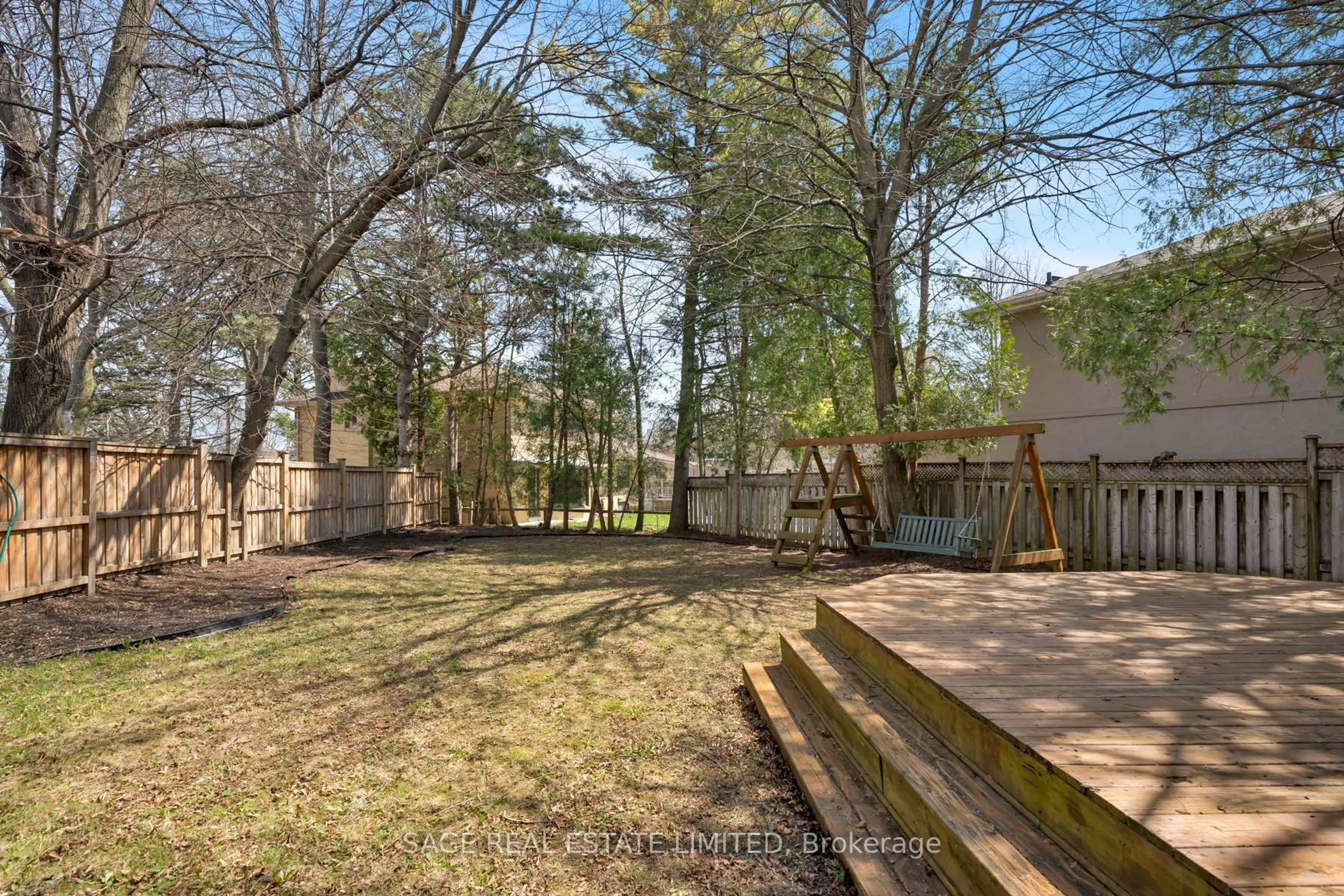 Patio, forest/trees view for 9 Hawksbury Dr, Toronto Ontario M2K 1M2