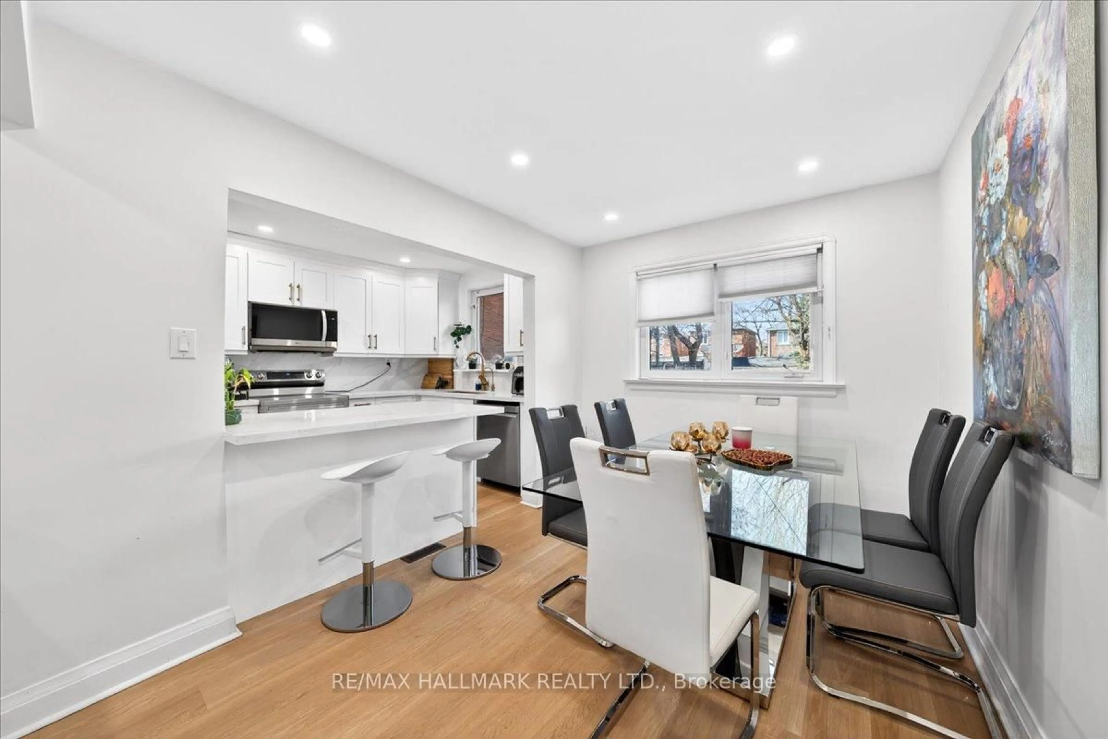 Open concept kitchen, unknown for 910 Eglinton Ave, Toronto Ontario M4G 2L3