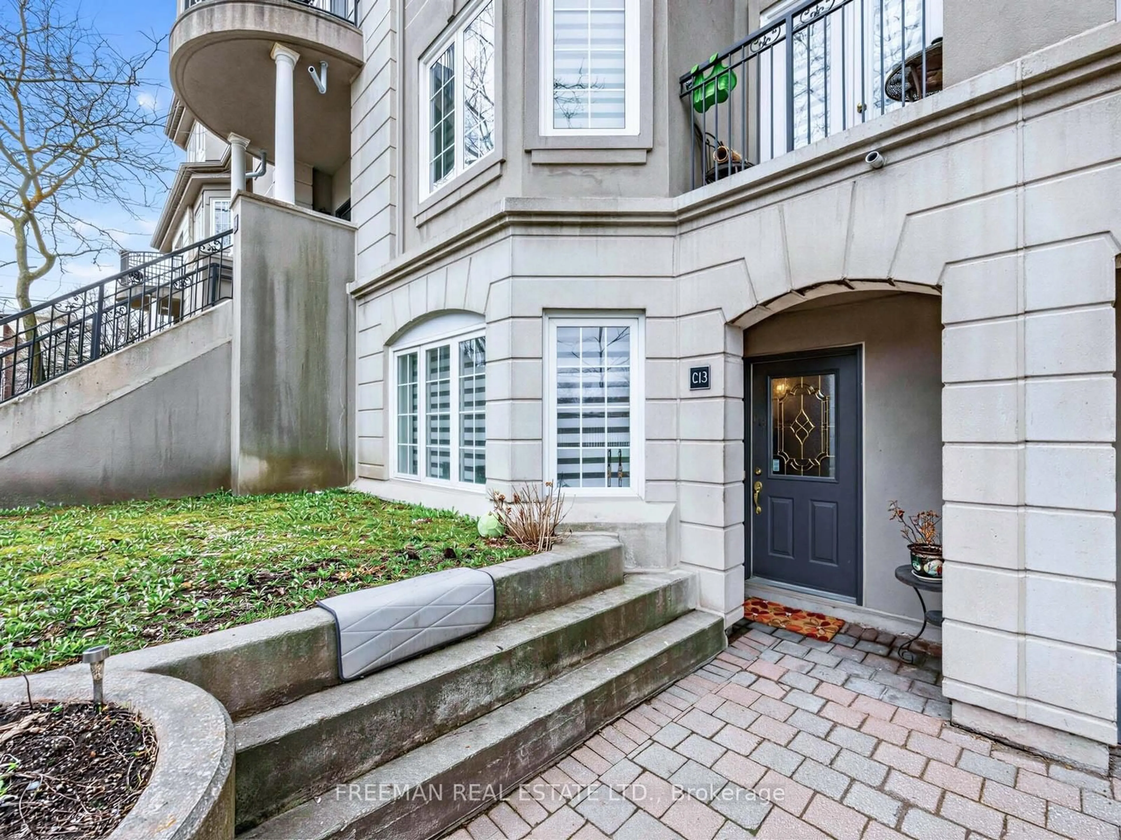 Indoor entryway for 108 Finch Ave #C13, Toronto Ontario M2N 6W6
