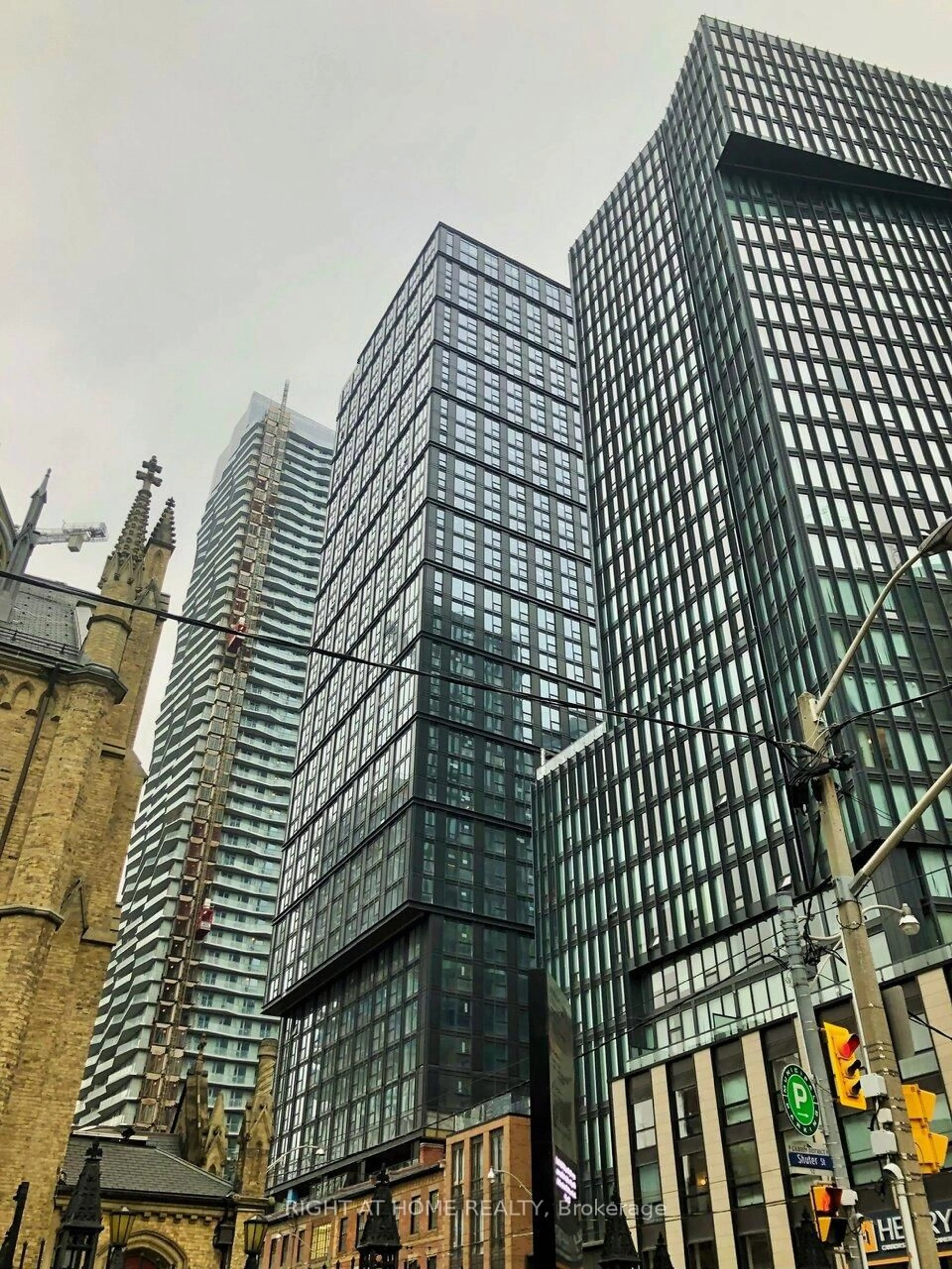 Blurry image for 82 Dalhousie St #1011, Toronto Ontario M5B 0C5