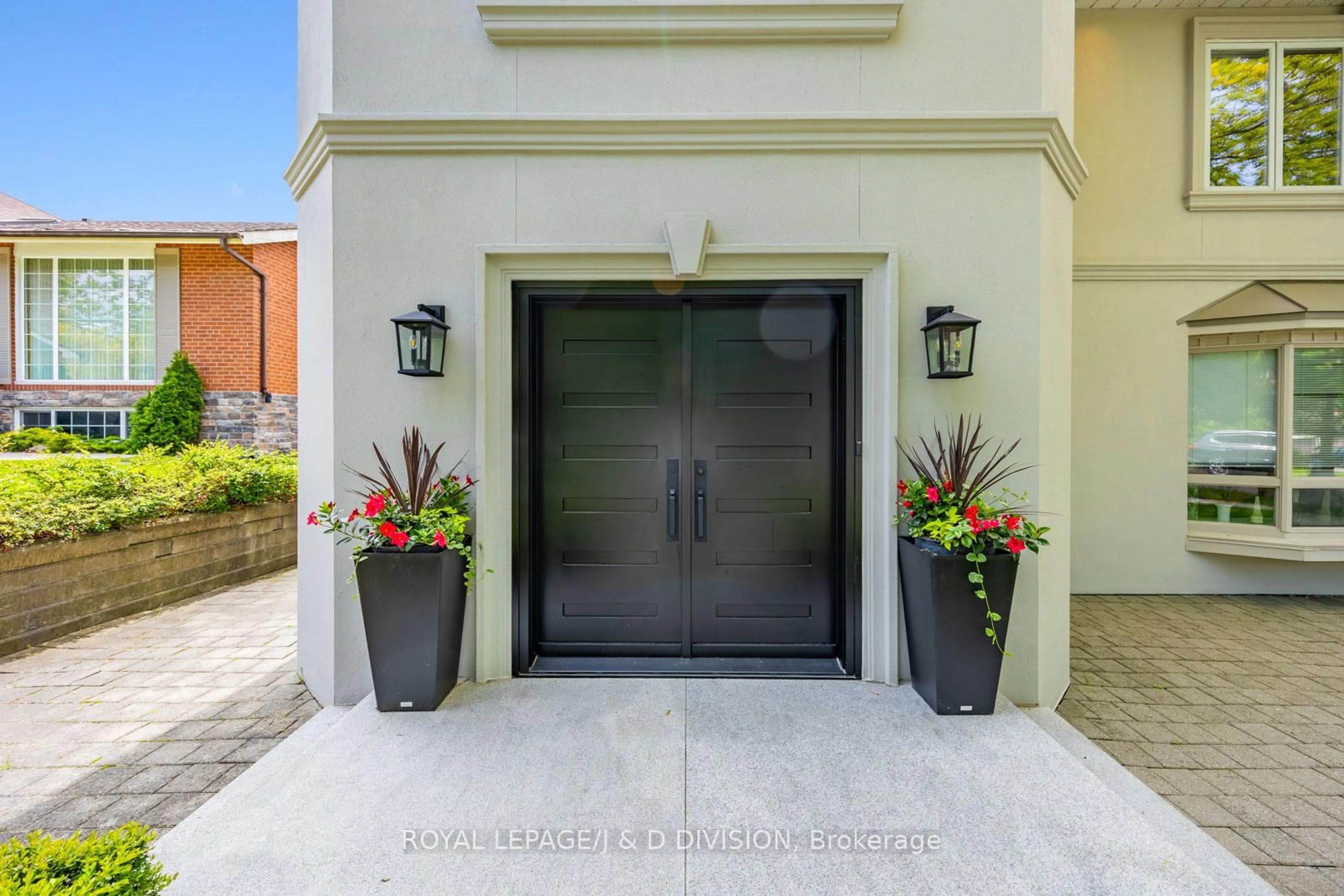 Indoor entryway for 31 George Henry Blvd, Toronto Ontario M2J 1E3