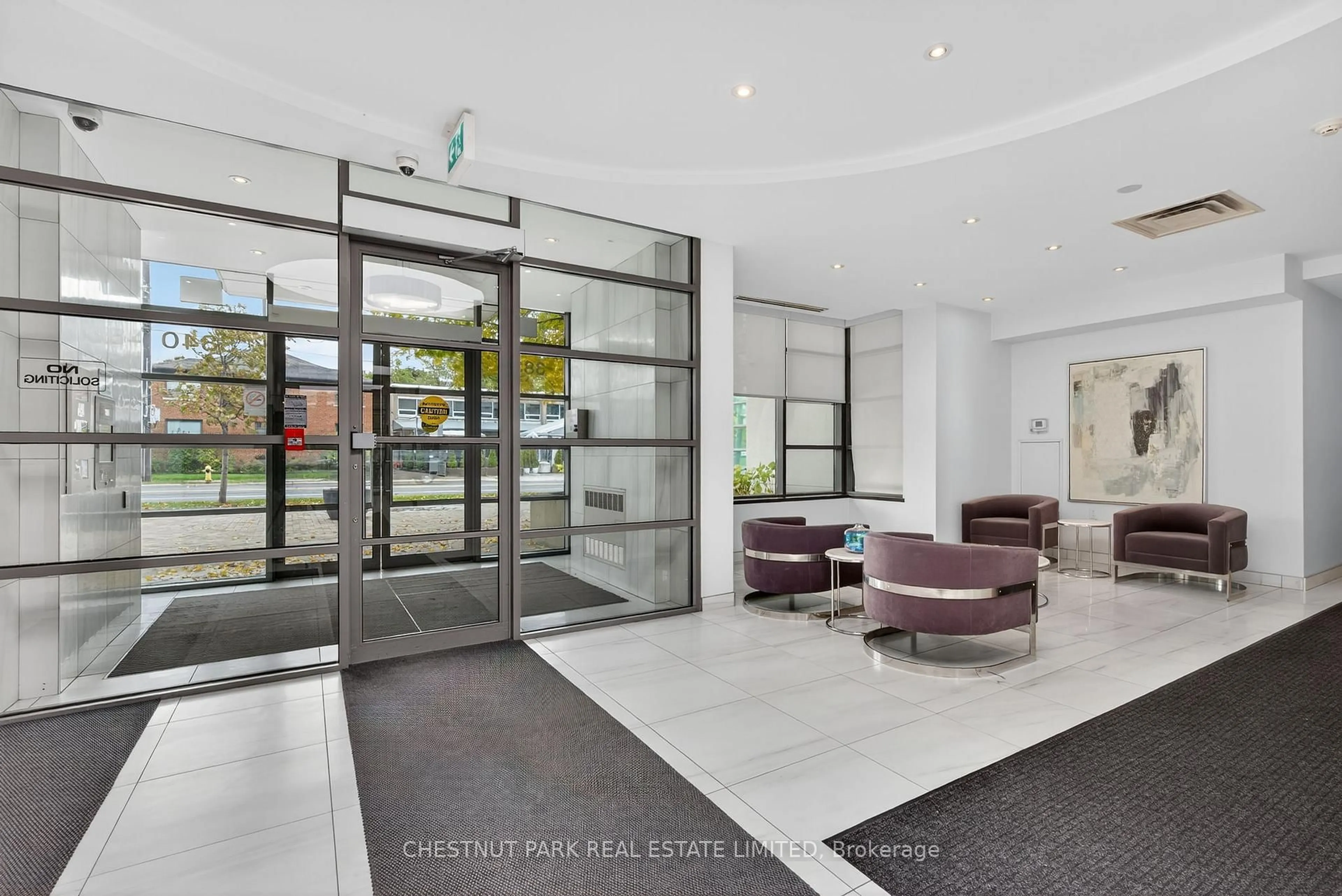 Indoor foyer for 3840 Bathurst St #703, Toronto Ontario M3H 6C6