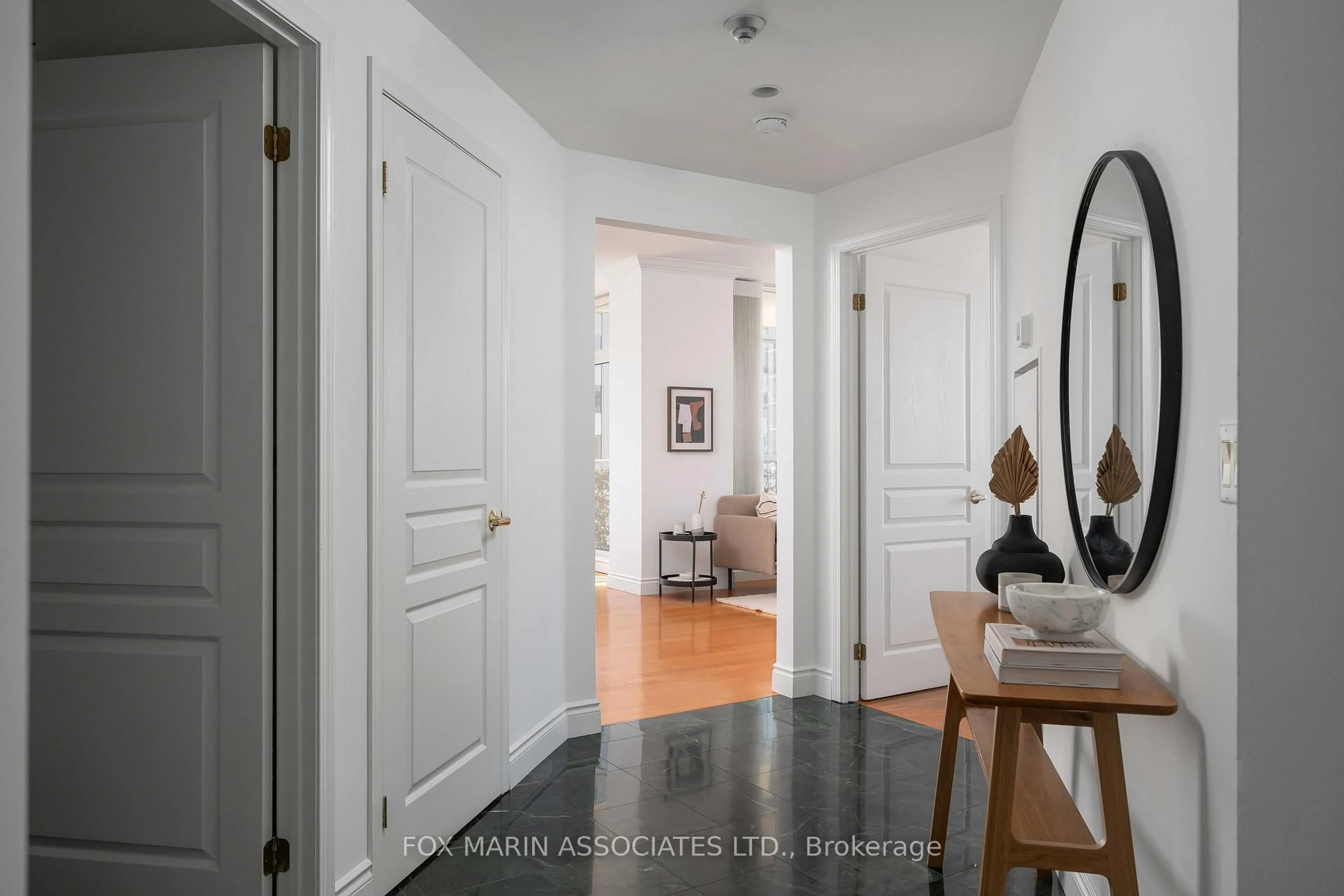 Indoor entryway for 1 Deer Park Cres #805, Toronto Ontario M4V 3C4