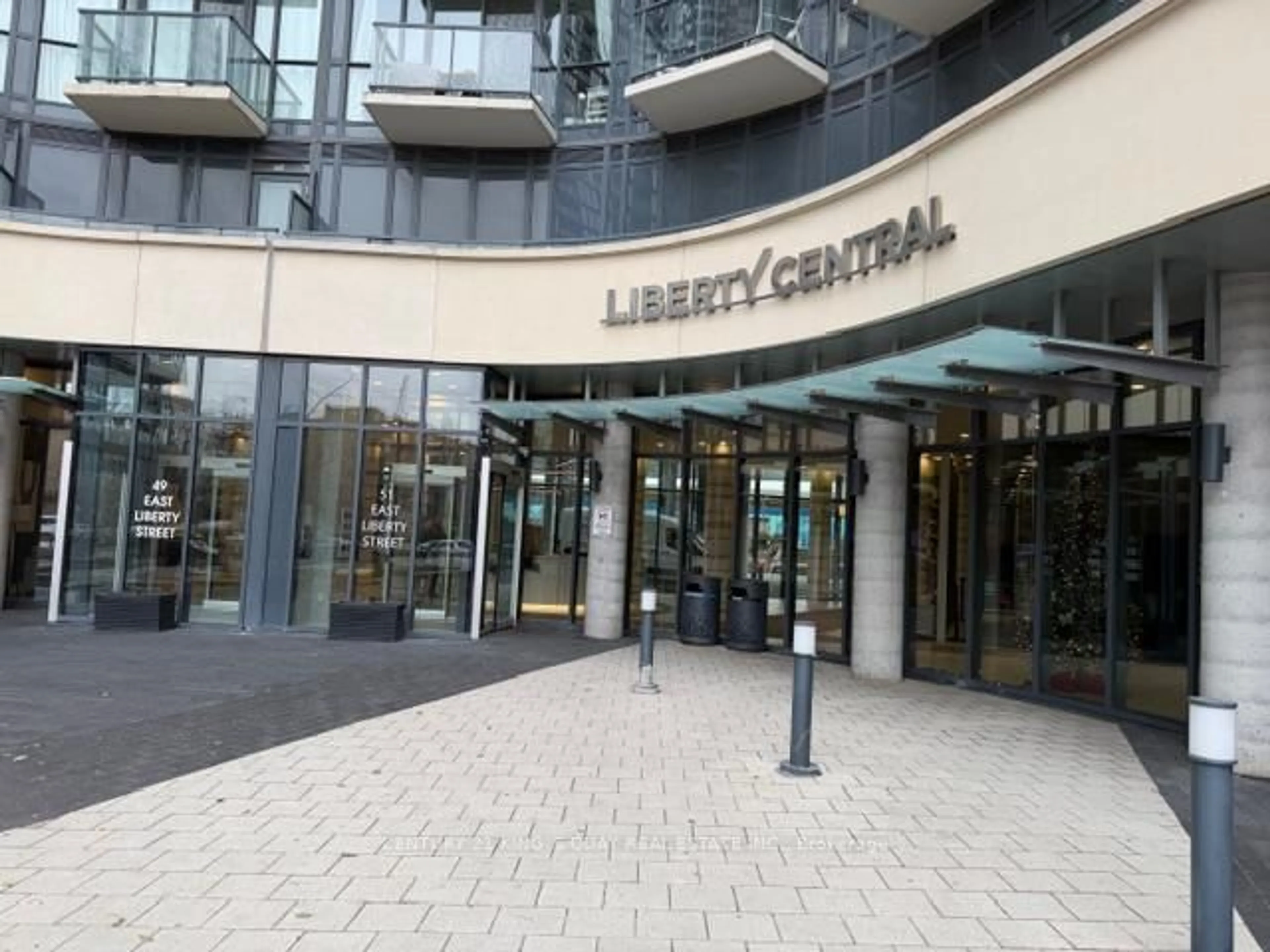 Indoor foyer for 51 East Liberty St #809, Toronto Ontario M6K 3P8