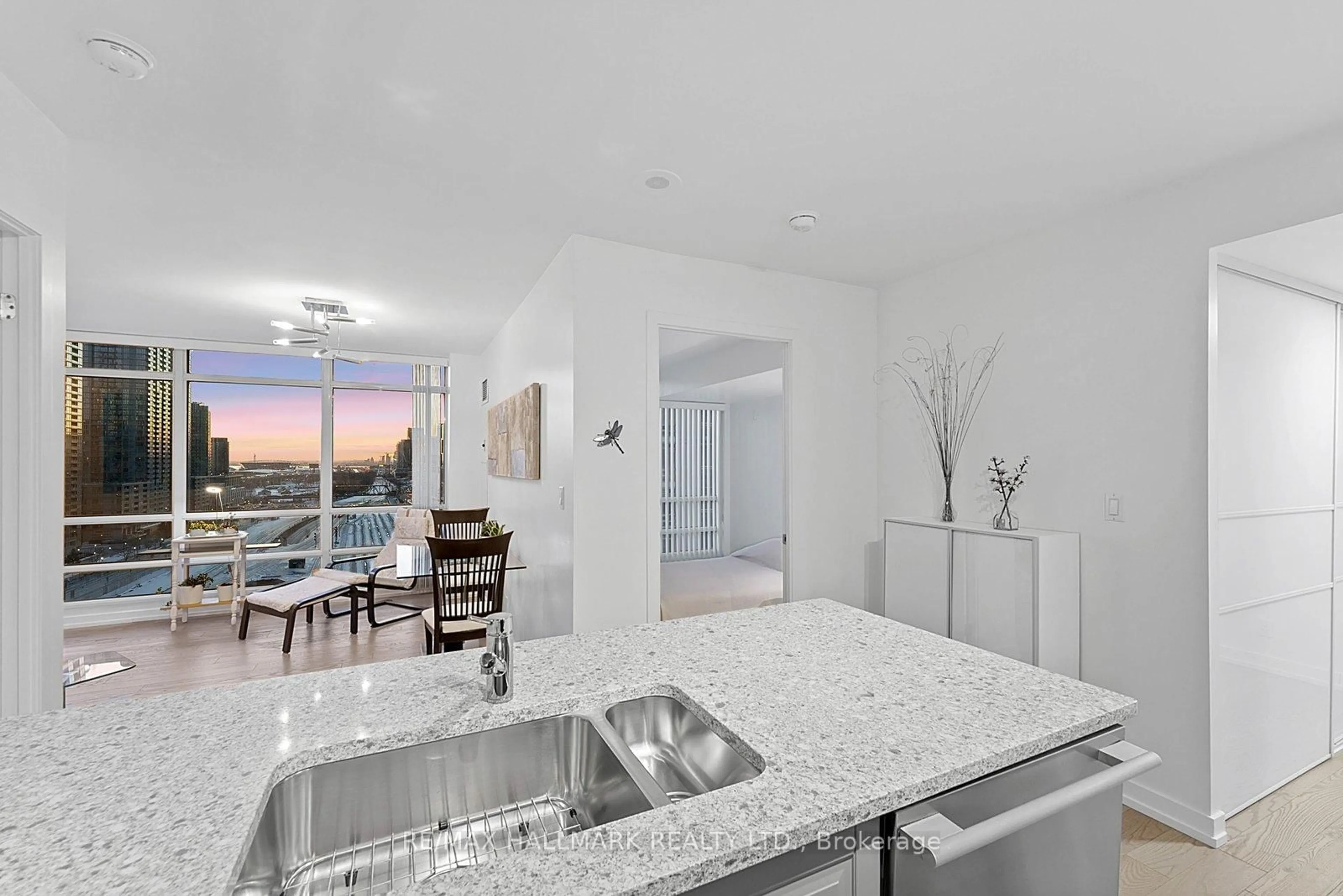 Open concept kitchen, ceramic/tile floor for 381 Front St #1810, Toronto Ontario M5V 3R8