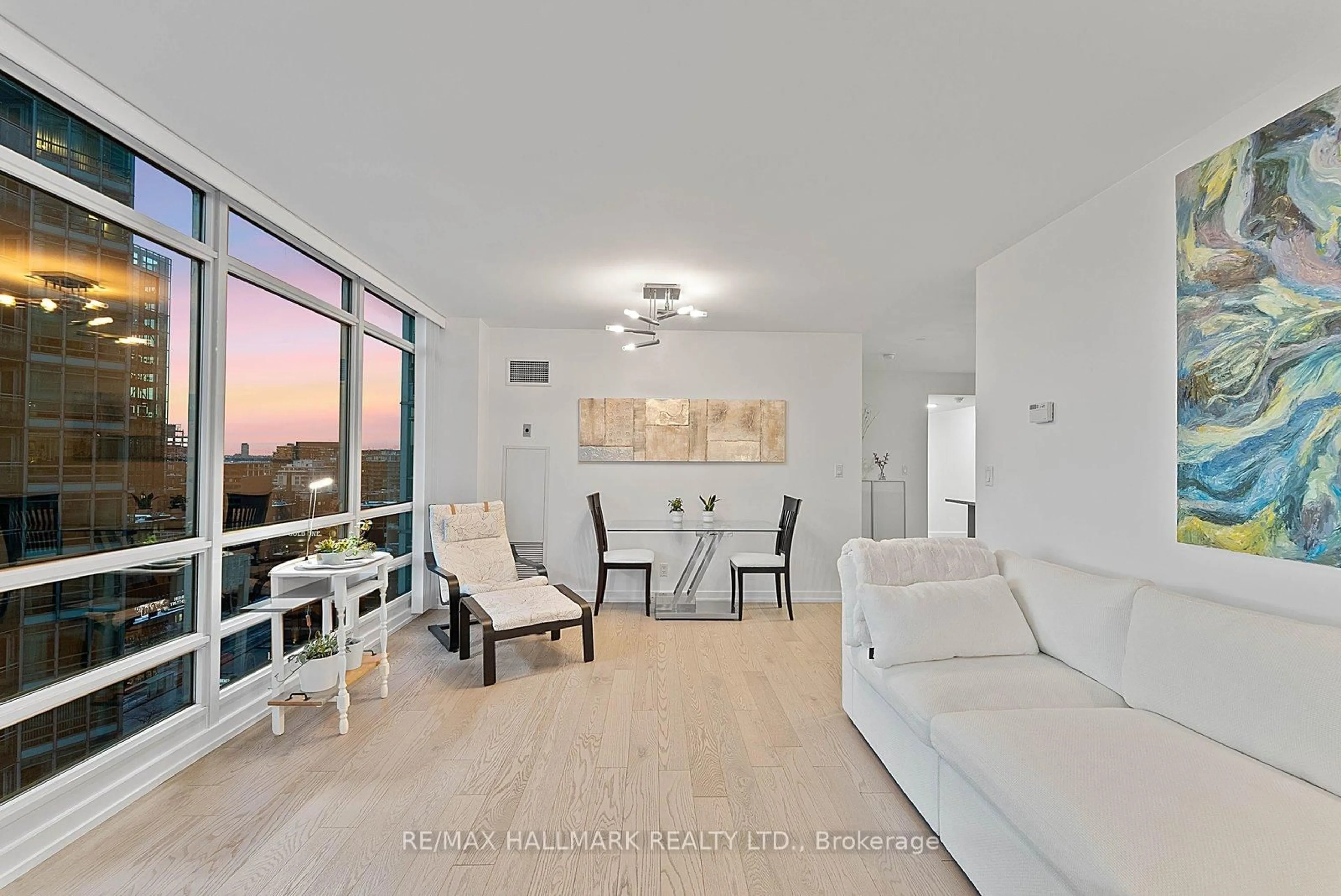 Living room with furniture, unknown for 381 Front St #1810, Toronto Ontario M5V 3R8