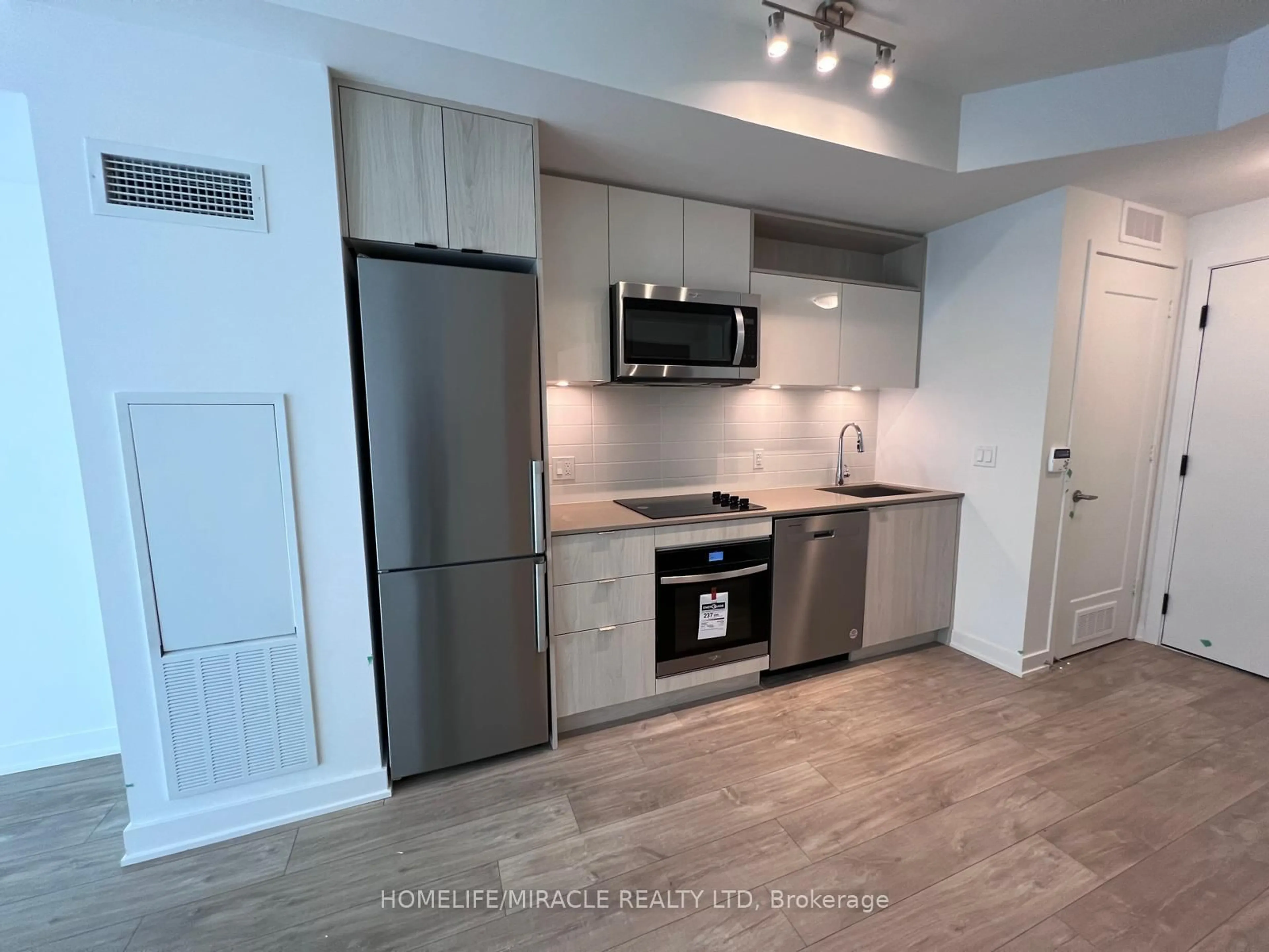 Unknown for 135 LOWER SHERBOURNE St #2423, Toronto Ontario M5A 1Y4