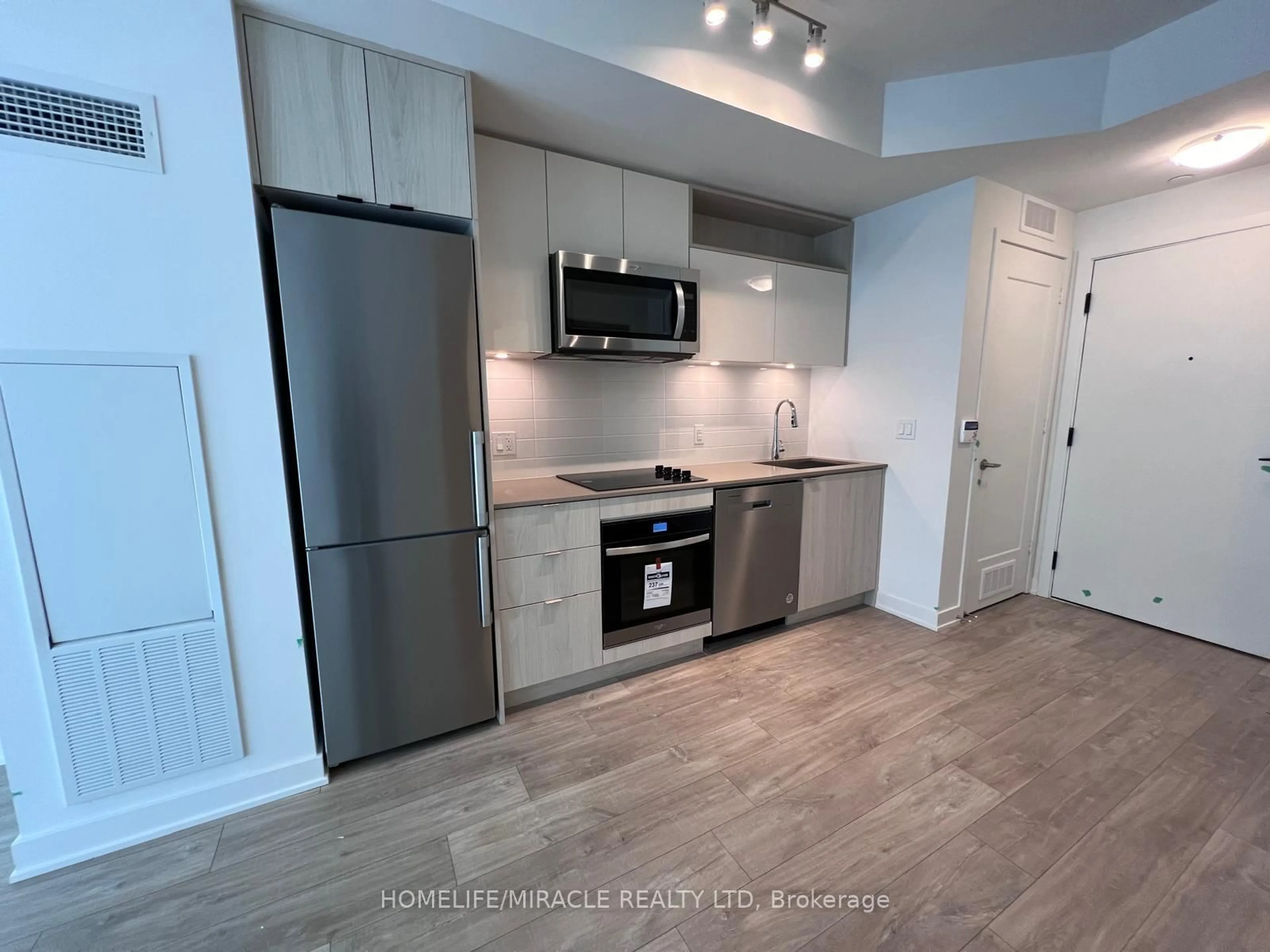 Unknown for 135 LOWER SHERBOURNE St #2423, Toronto Ontario M5A 1Y4