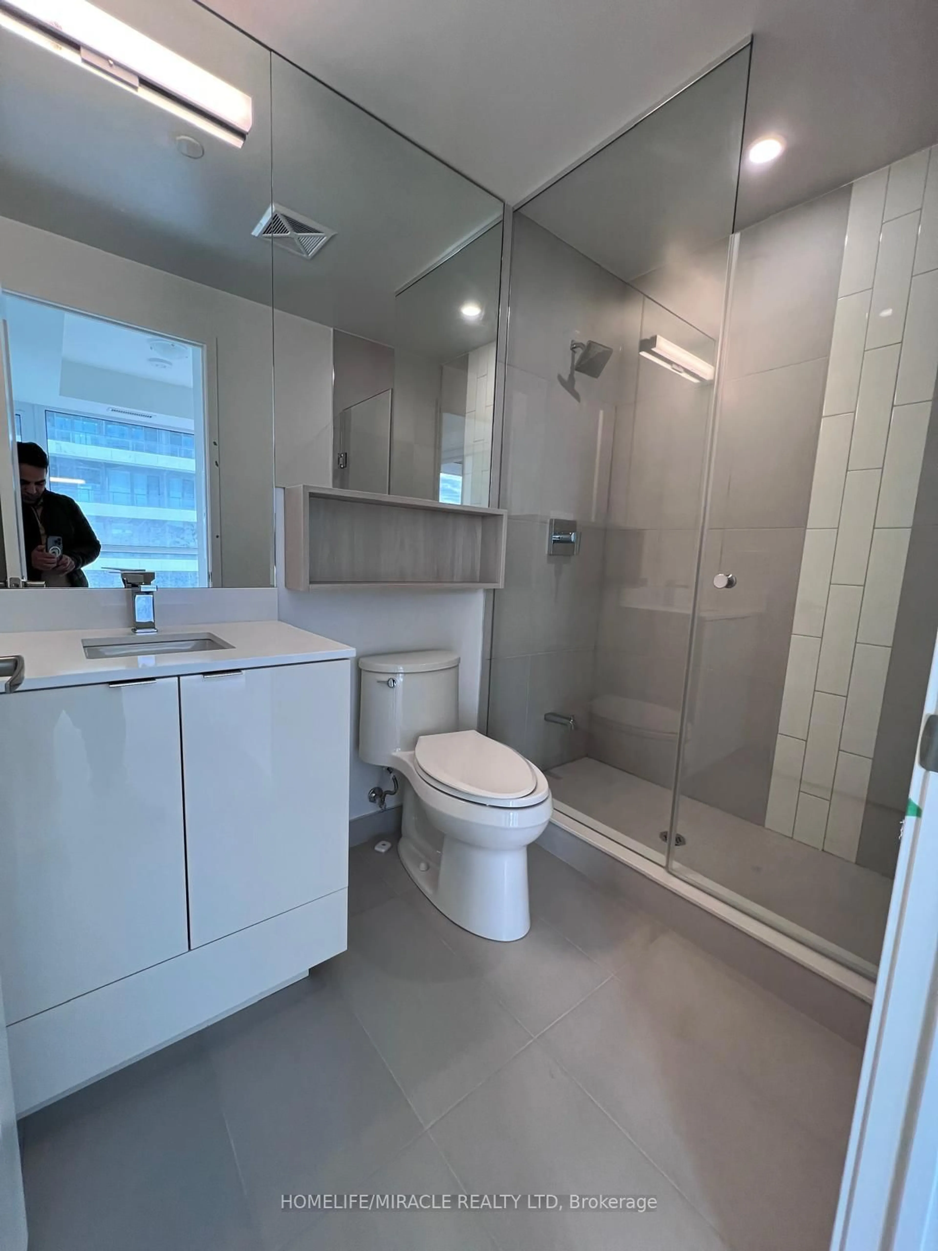 Unknown for 135 LOWER SHERBOURNE St #2423, Toronto Ontario M5A 1Y4