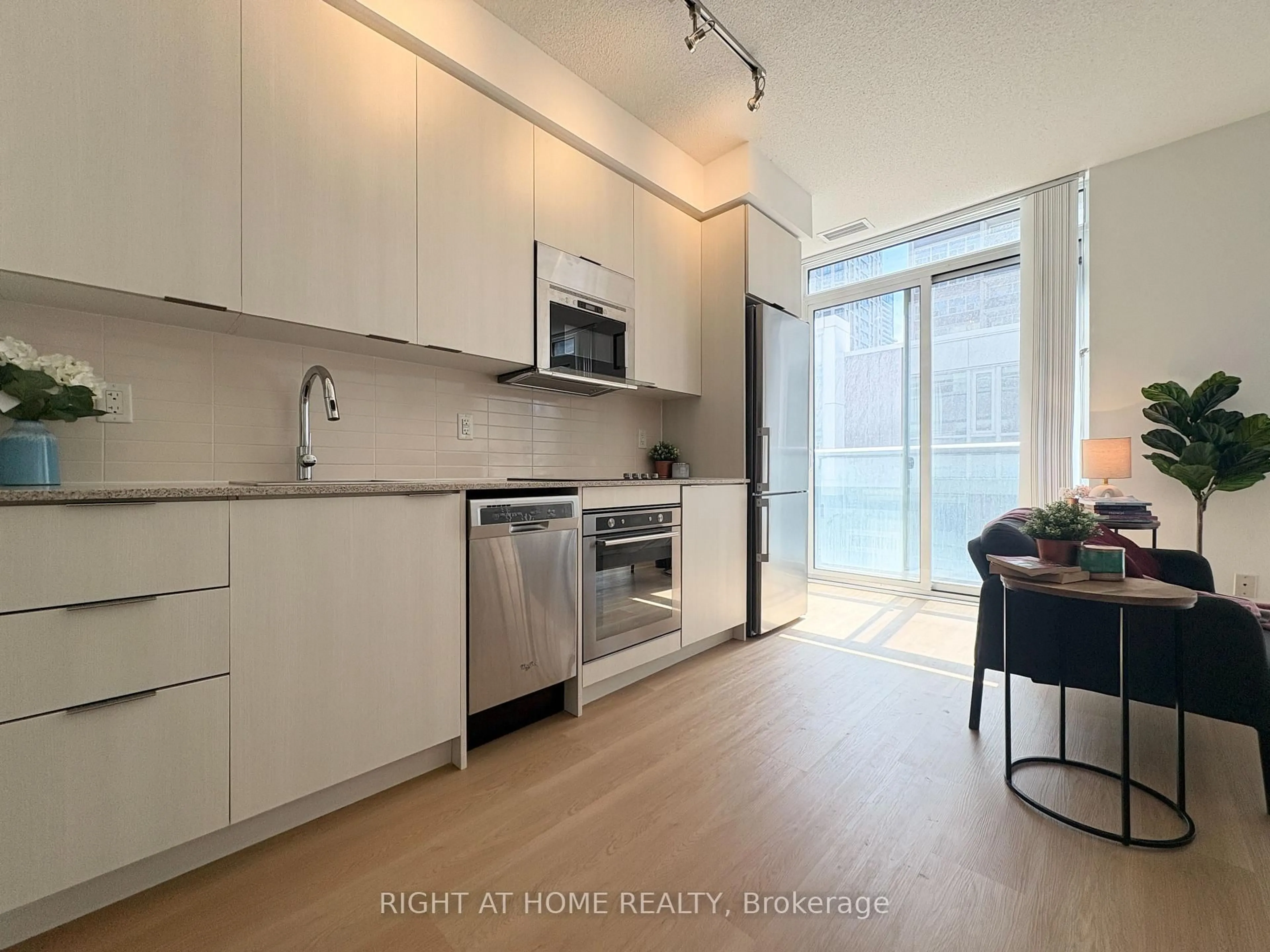 Unknown for 101 Erskine Ave #308, Toronto Ontario M4P 0C5