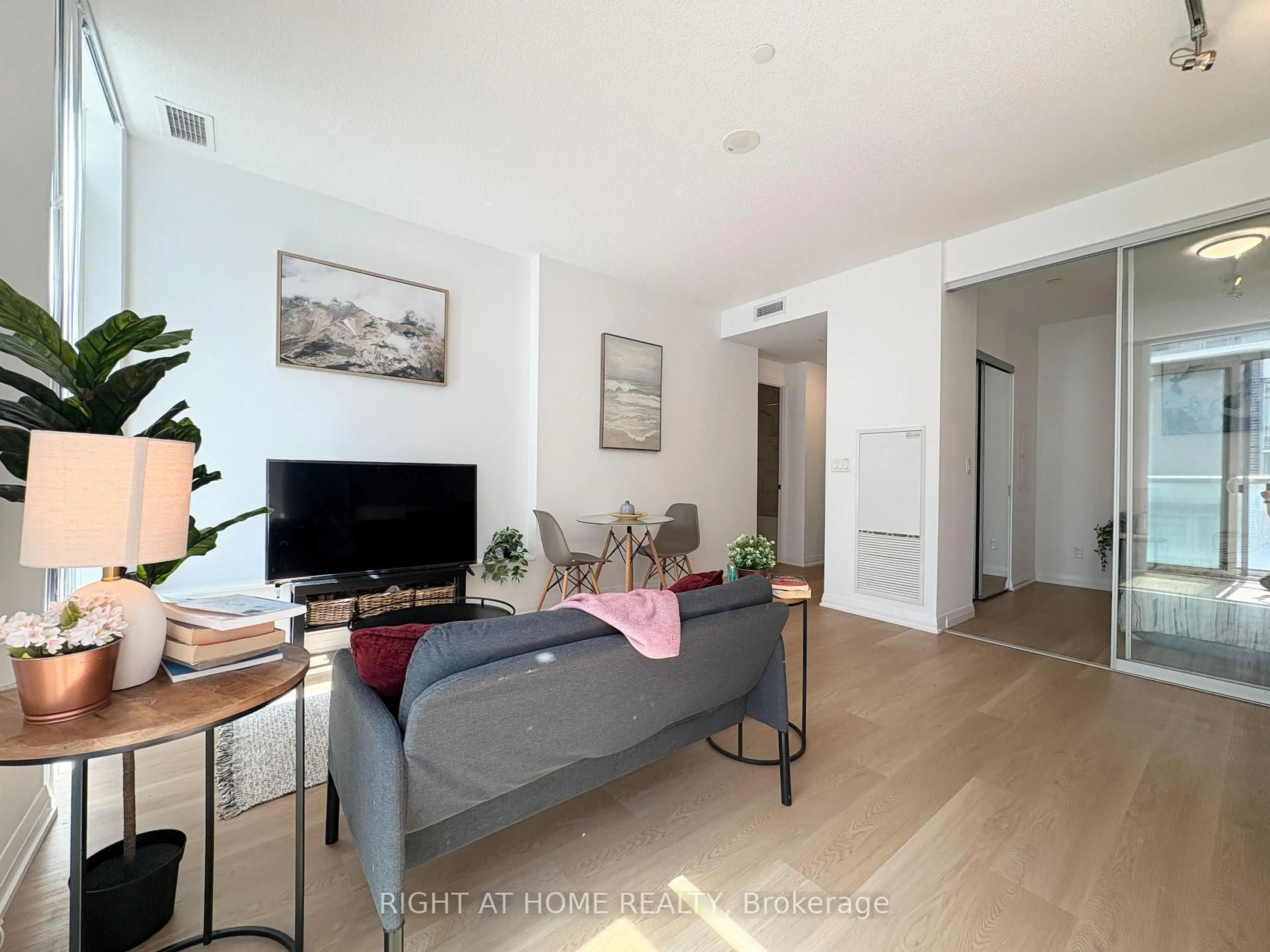 Unknown for 101 Erskine Ave #308, Toronto Ontario M4P 0C5