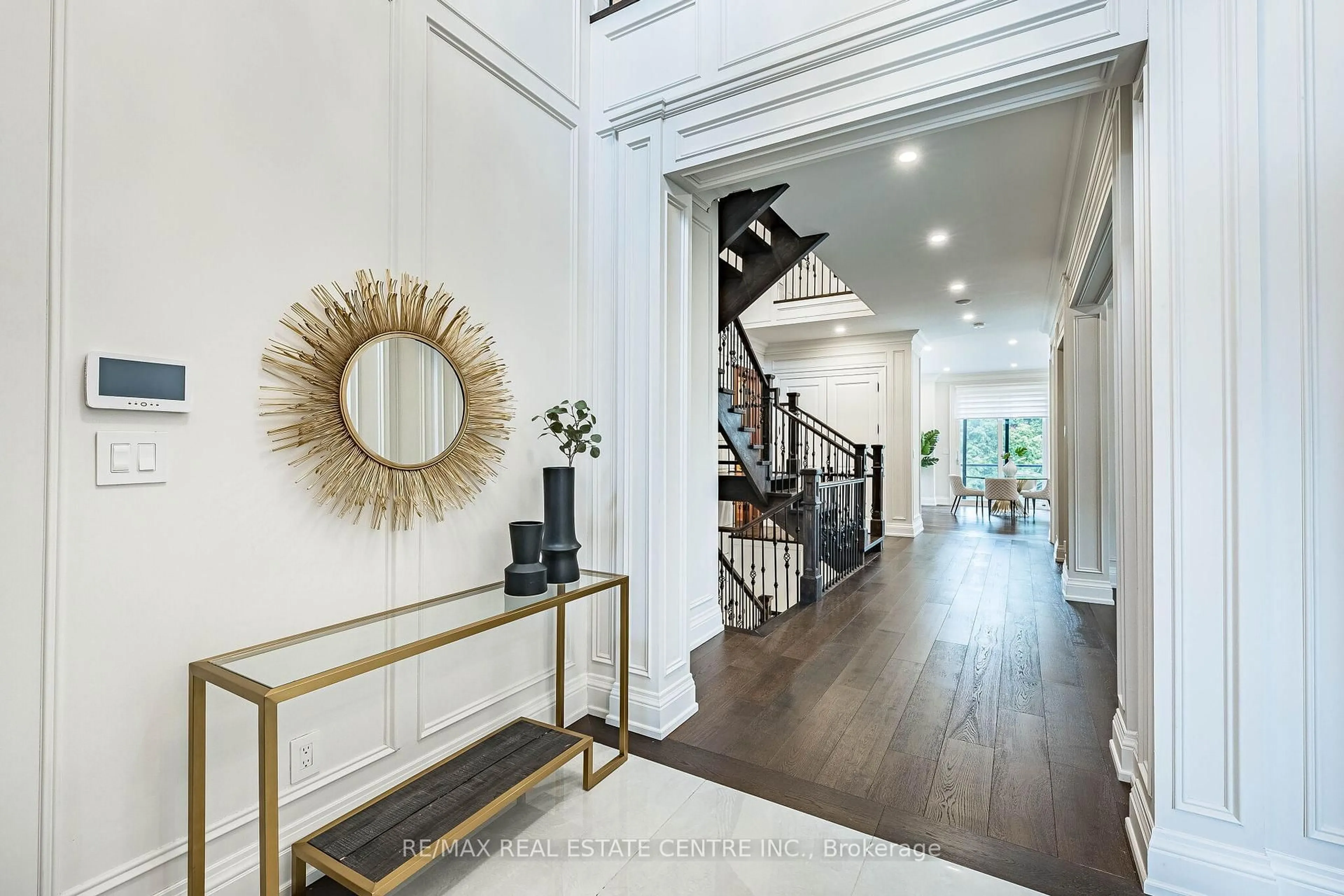 Indoor entryway for 15 Montford Dr, Toronto Ontario M2M 3H2