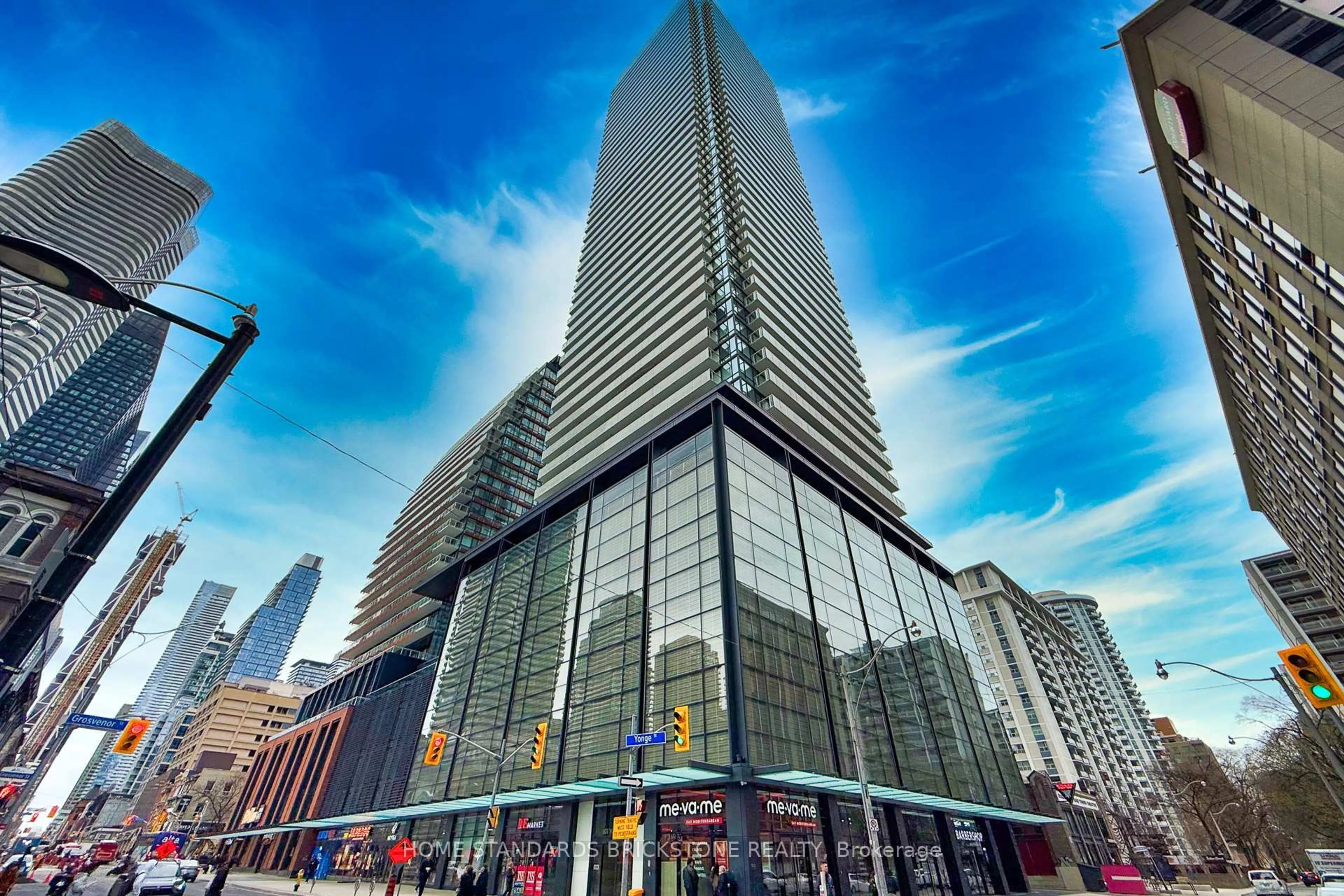 Indoor foyer for 501 Yonge St #3010, Toronto Ontario M4Y 0G8